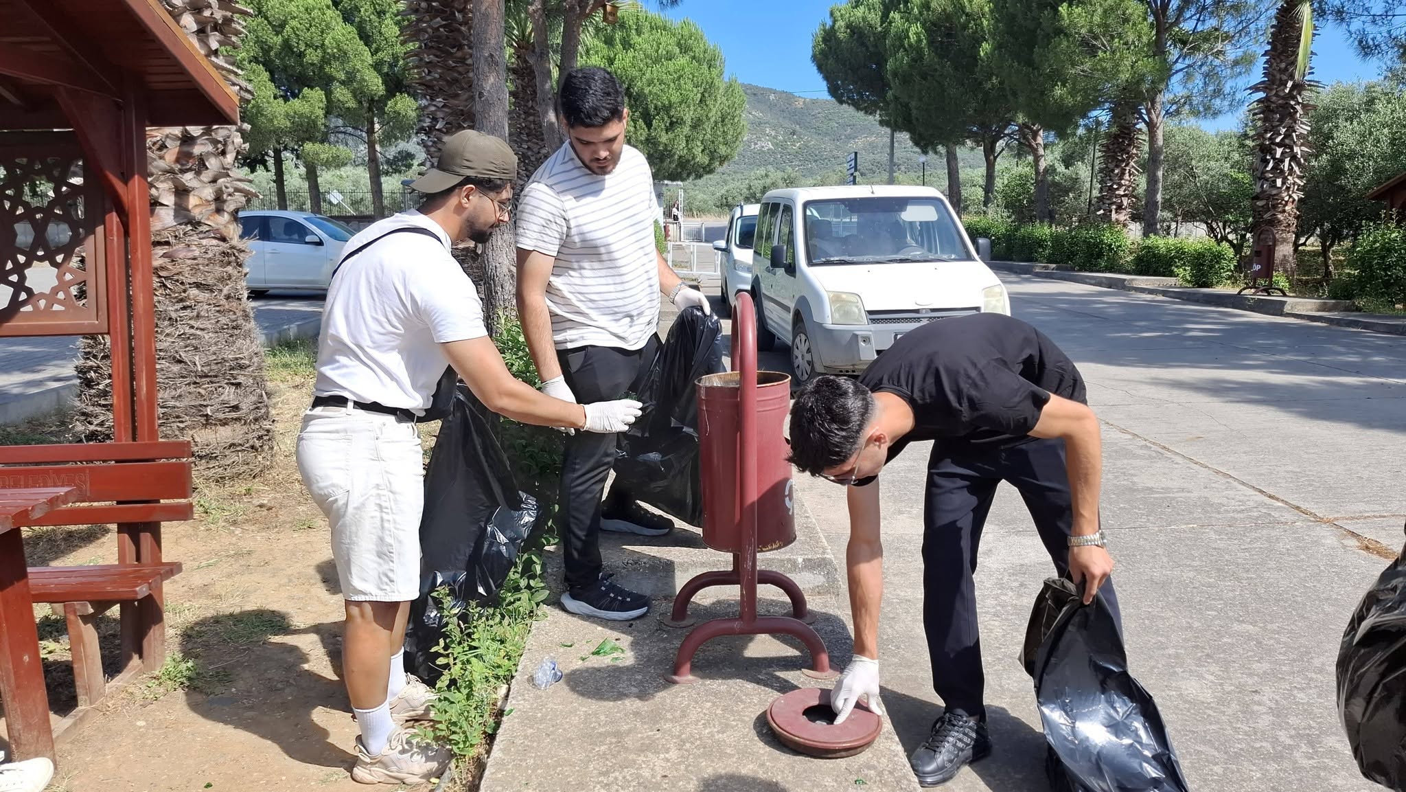 Edremit Meslek Yüksekokulu Öğrencilerinden Çevreye Duyarlı Örnek Etkinlik 3