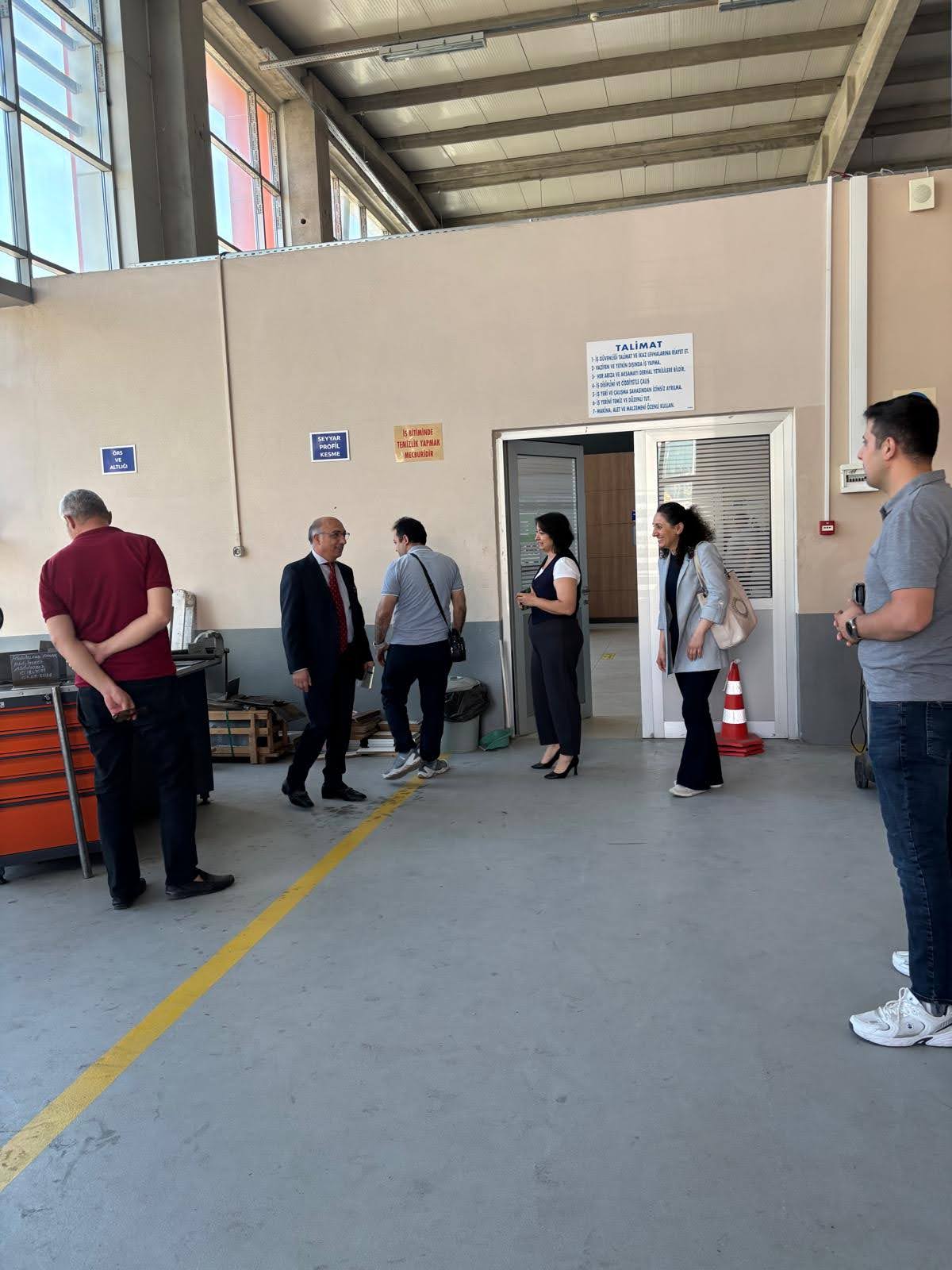 Bigadiç Meslek Yüksekokulumuzdan Balıkesir Organize Sanayi Bölgesi Meslek' i Eğitim Merkezi Müdürlüğüne Ziyaret 3