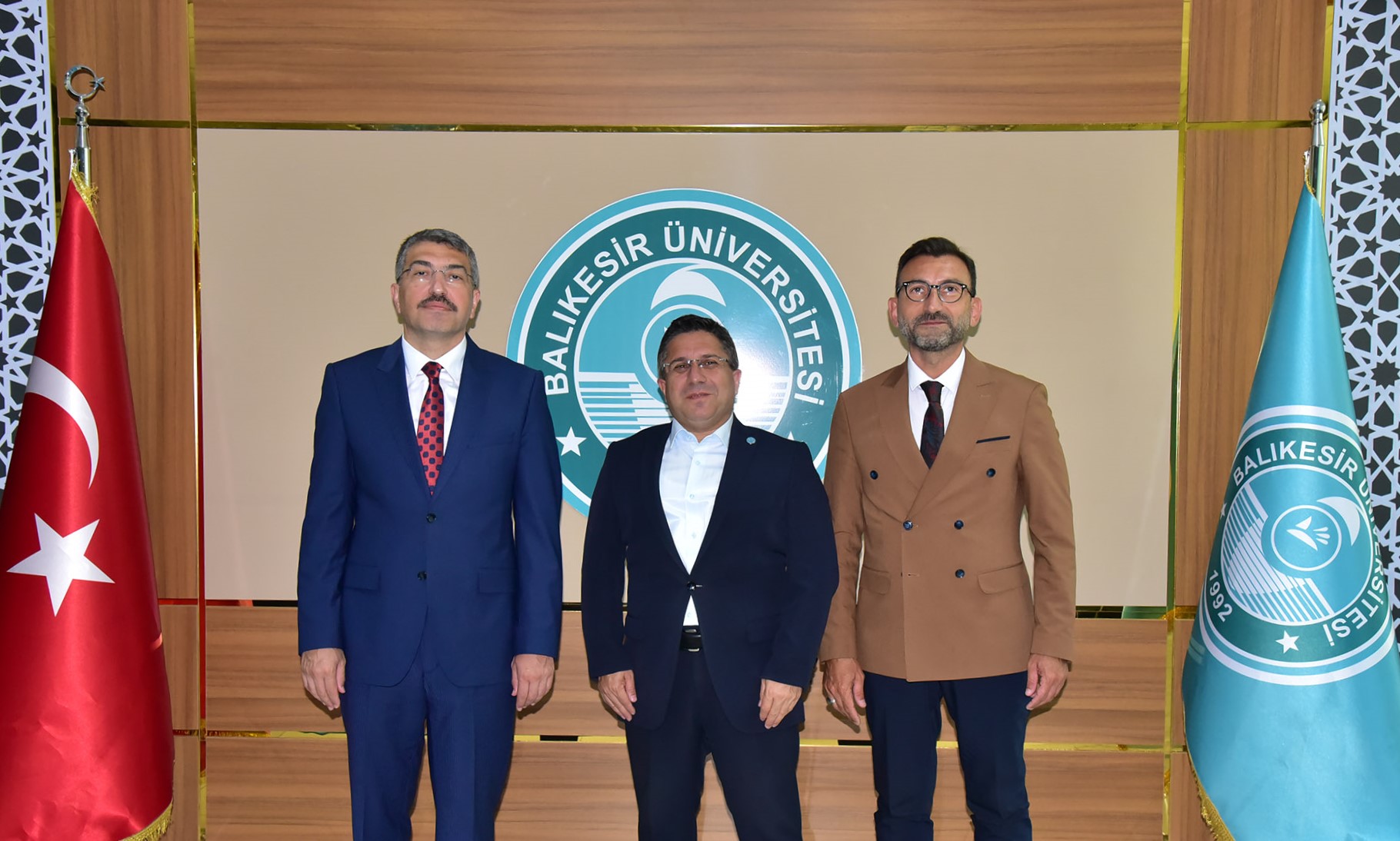 Burhaniye Cumhuriyet Başsavcısı Turgay Osman Taş’tan Rektör Oğurlu’ya Nezaket ve Veda Ziyareti 3