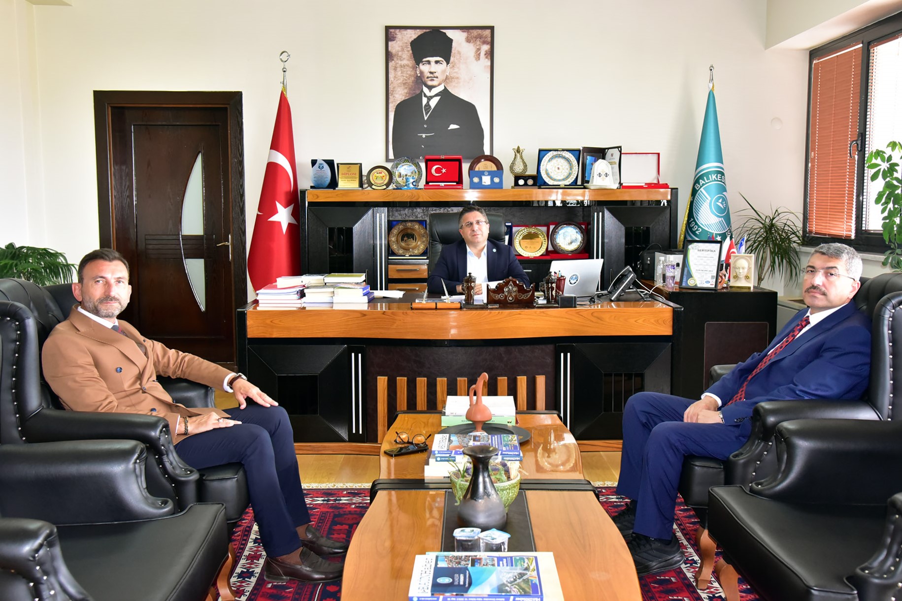 Burhaniye Cumhuriyet Başsavcısı Turgay Osman Taş’tan Rektör Oğurlu’ya Nezaket ve Veda Ziyareti 2