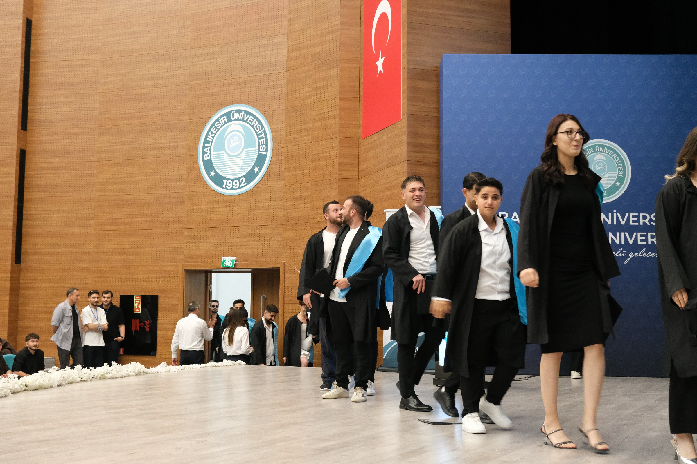 Fakültemiz Yeni Mezunlarını Verdi 11