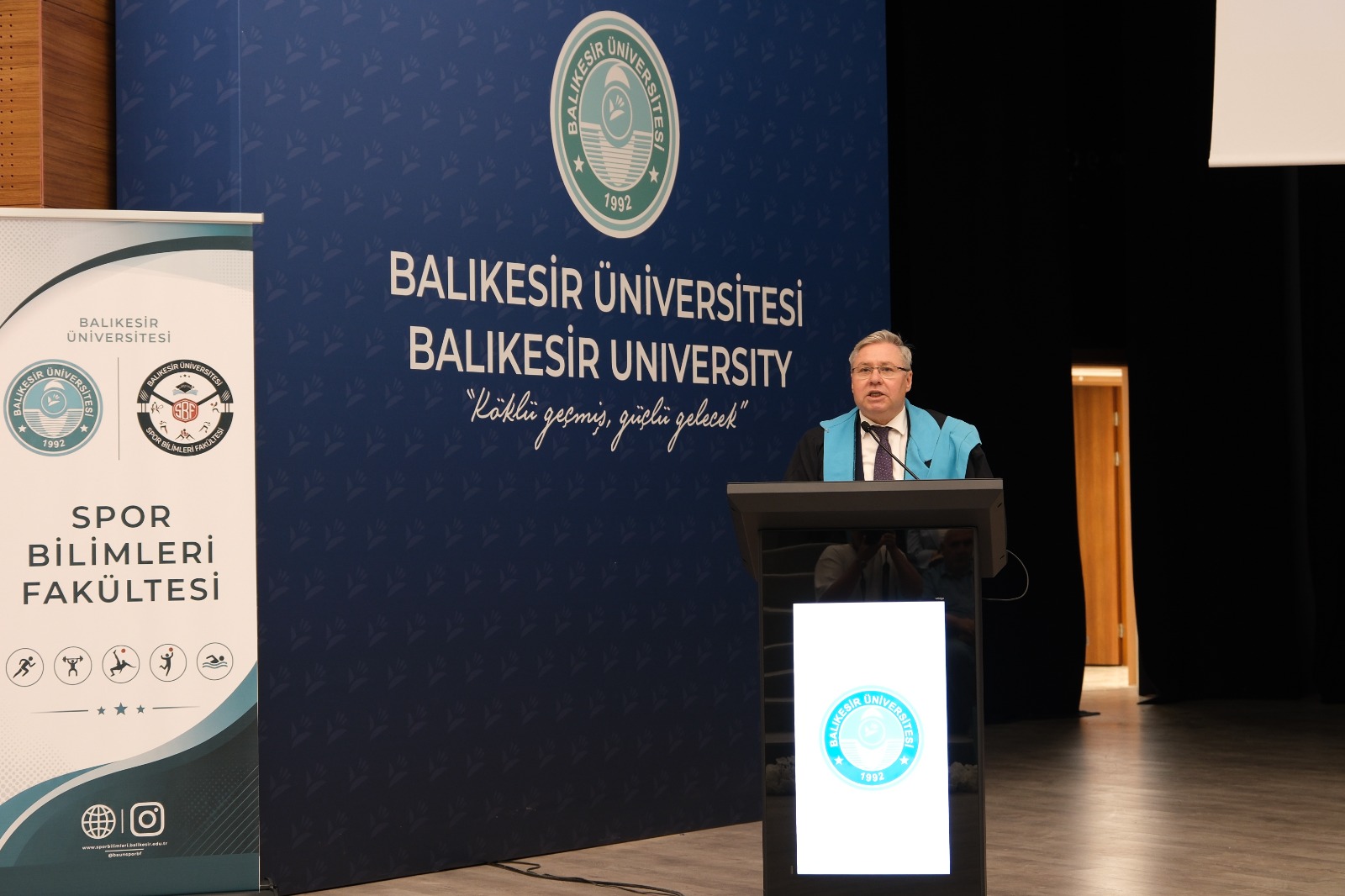 Fakültemiz Yeni Mezunlarını Verdi 9