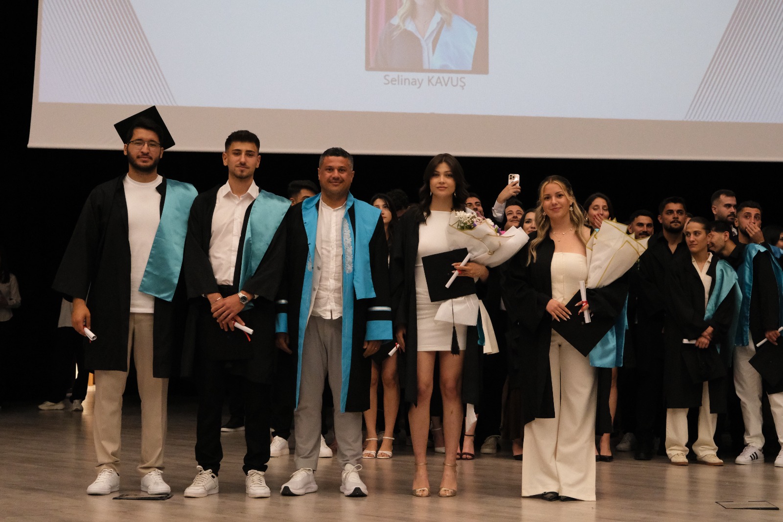 Fakültemiz Yeni Mezunlarını Verdi 4