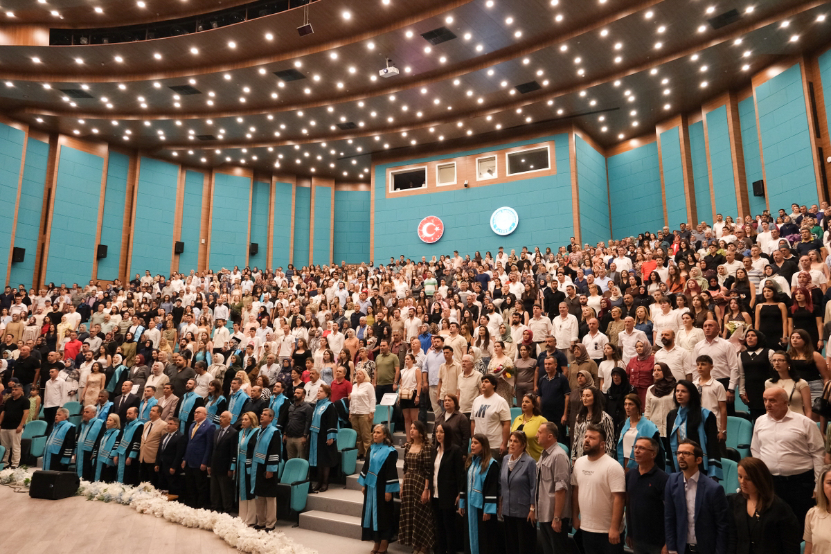 Balıkesir MYO’da Mezuniyet Gururu 2