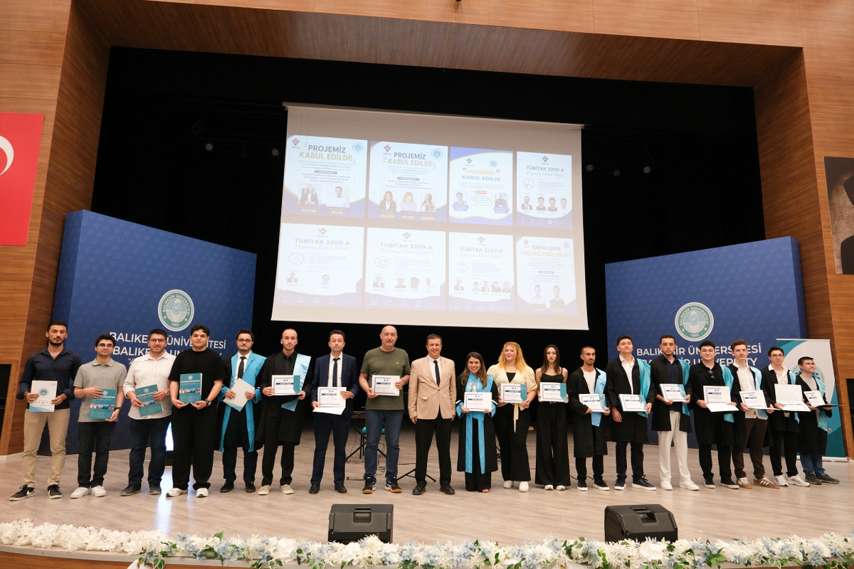 Balıkesir MYO’da Mezuniyet Gururu 10