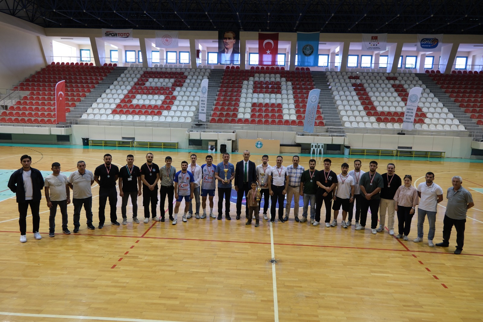 Rektörlük Personel Salon Futbolu Turnuvasında Kupalar Sahiplerini Buldu