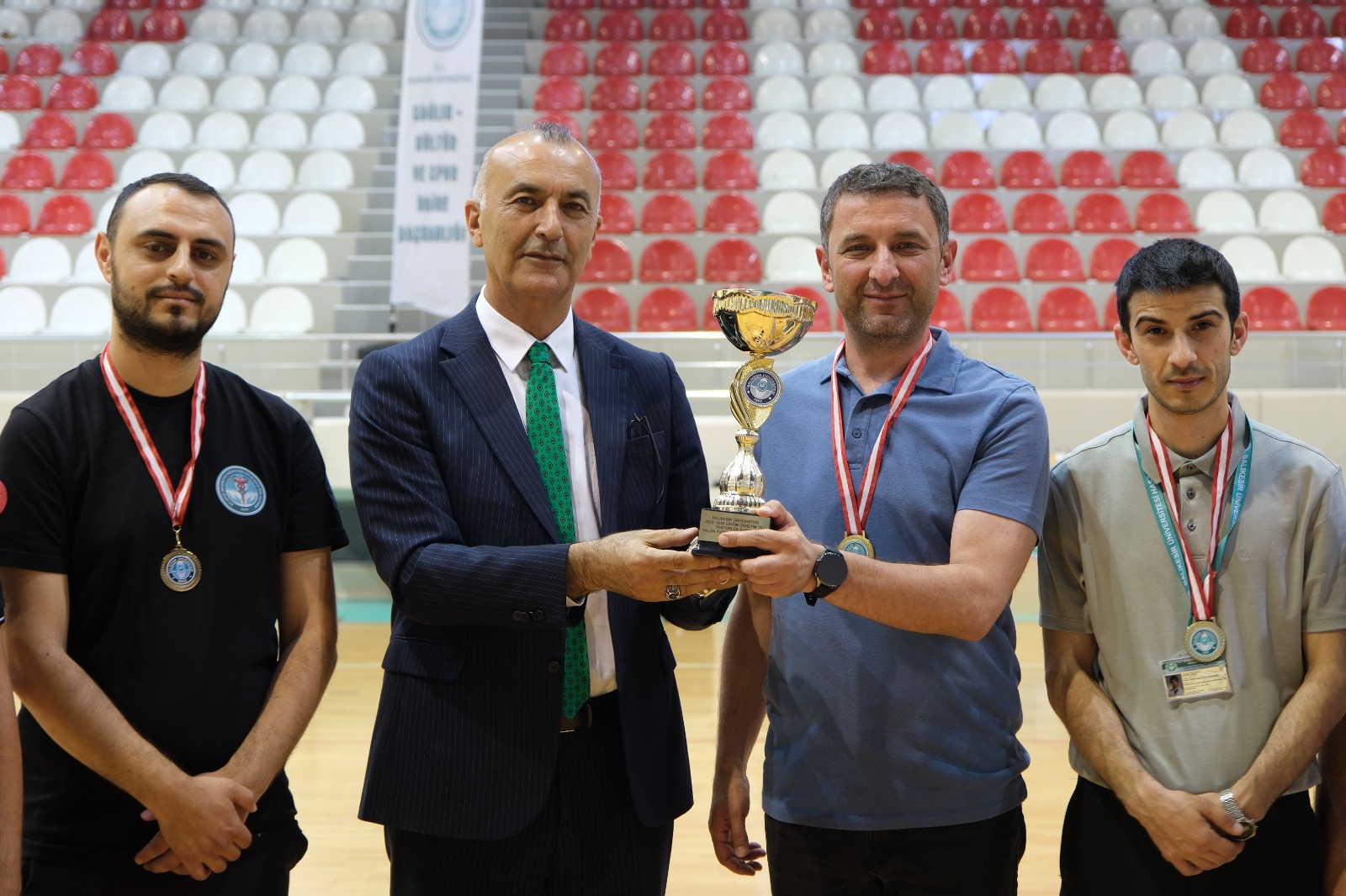 Rektörlük Personel Salon Futbolu Turnuvasında Kupalar Sahiplerini Buldu 2