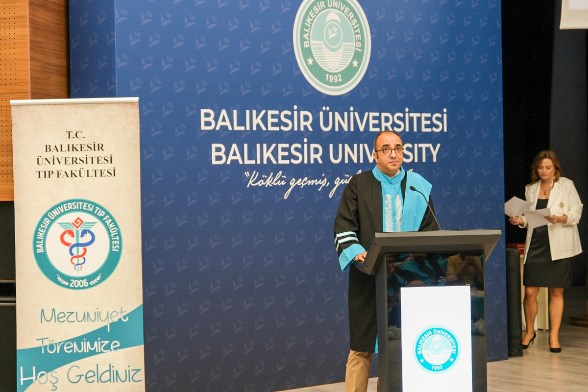Balıkesir Üniversitesi Tıp Fakültesinde Mezuniyet Sevinci 9