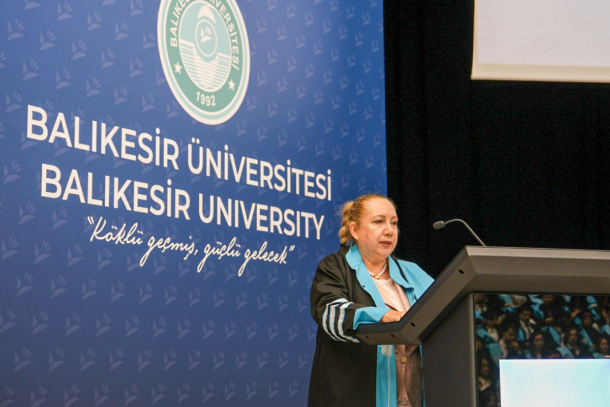 Balıkesir Üniversitesi Tıp Fakültesinde Mezuniyet Sevinci 10