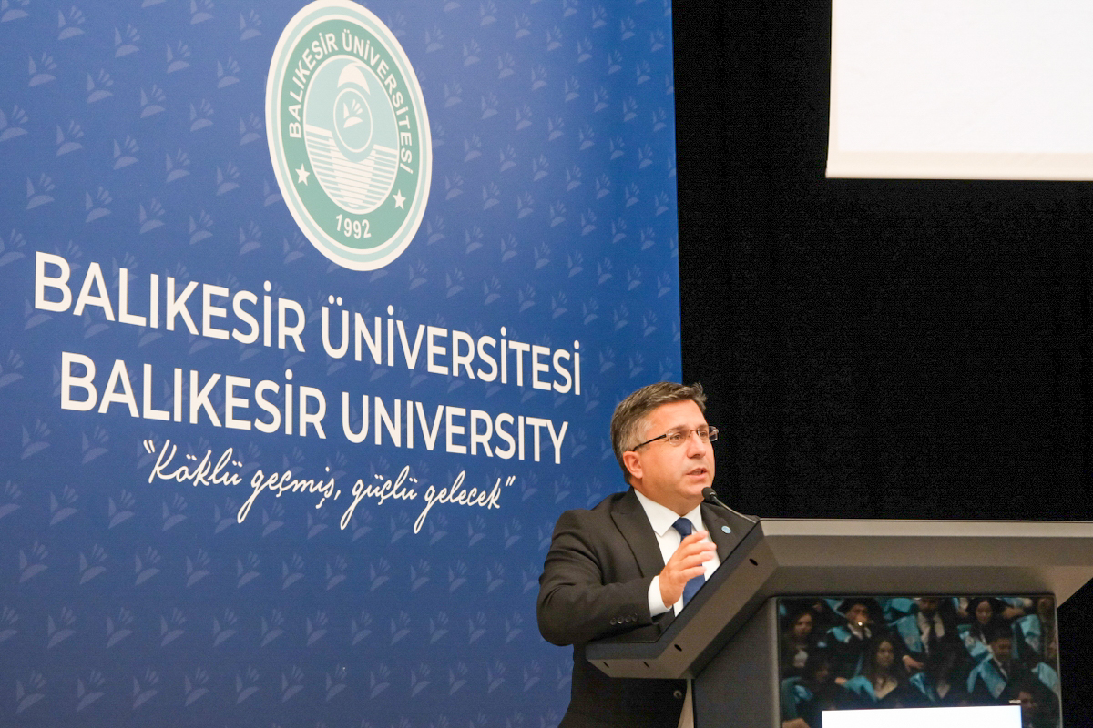 Balıkesir Üniversitesi Tıp Fakültesinde Mezuniyet Sevinci 12