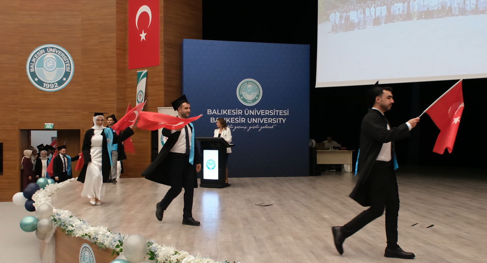 Balıkesir Üniversitesi Tıp Fakültesinde Mezuniyet Sevinci 2