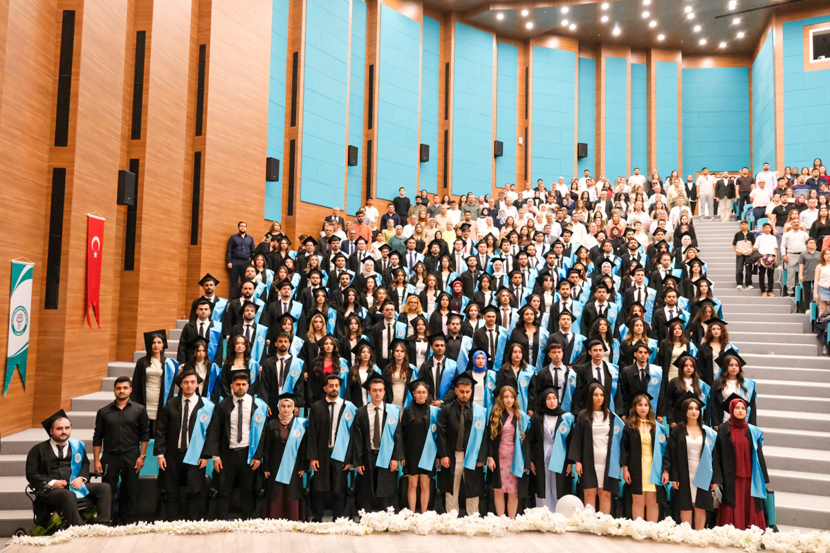 Balıkesir Üniversitesi Tıp Fakültesinde Mezuniyet Sevinci 5