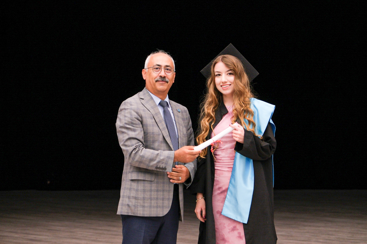 Balıkesir Üniversitesi Tıp Fakültesinde Mezuniyet Sevinci 17