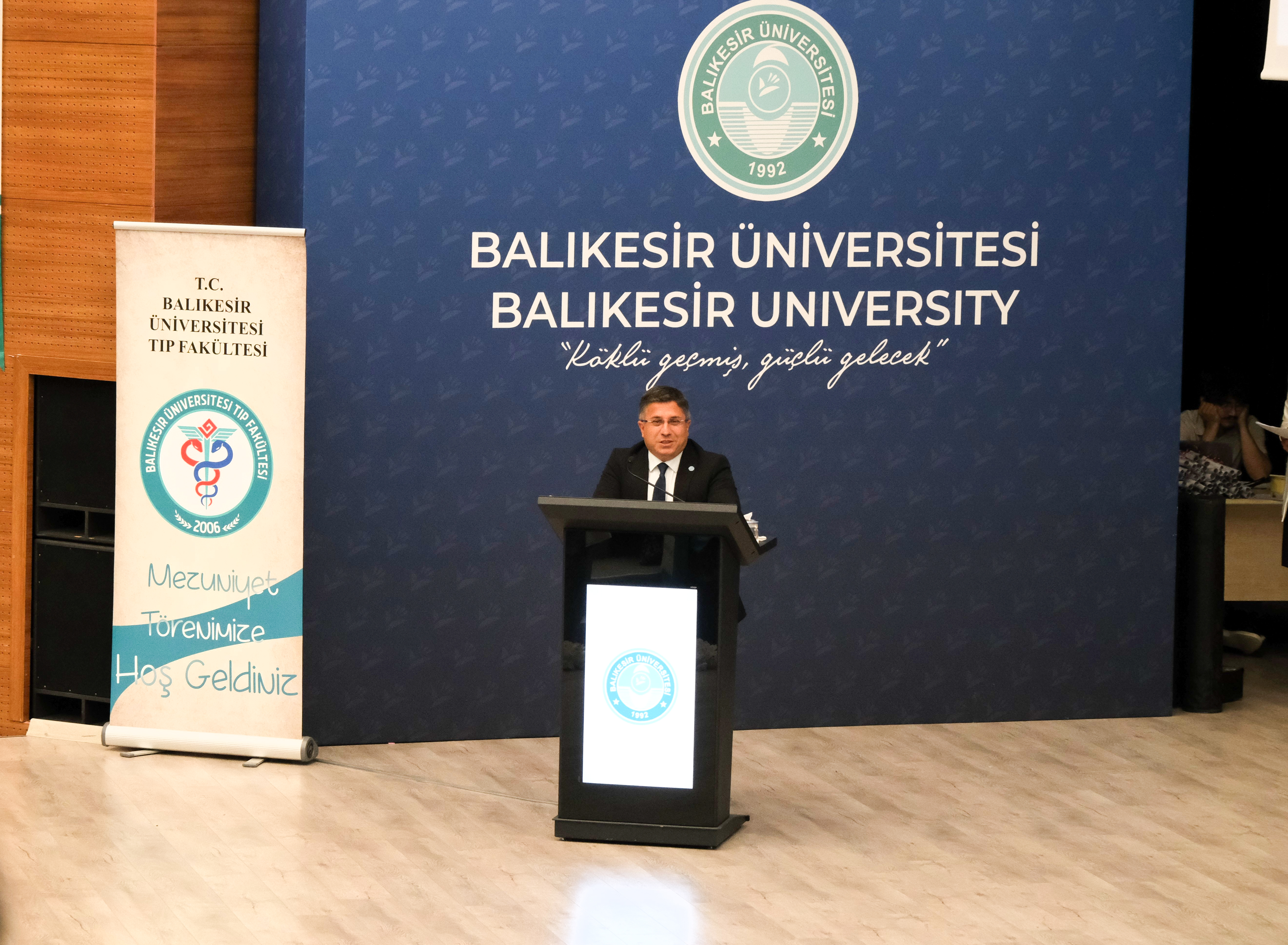 Balıkesir Üniversitesi Tıp Fakültesinde Mezuniyet Sevinci 11