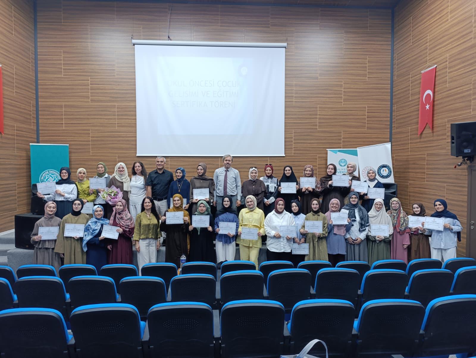 Balıkesir’de İlahiyat Öğrencilerine Yönelik Sertifika Programı Tamamlandı 4