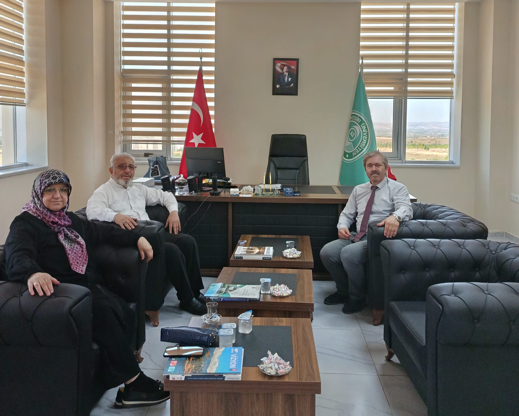 DURSUNBEYLİ SARI HOCA'NIN KİTAPLARI FAKÜLTEMİZDE