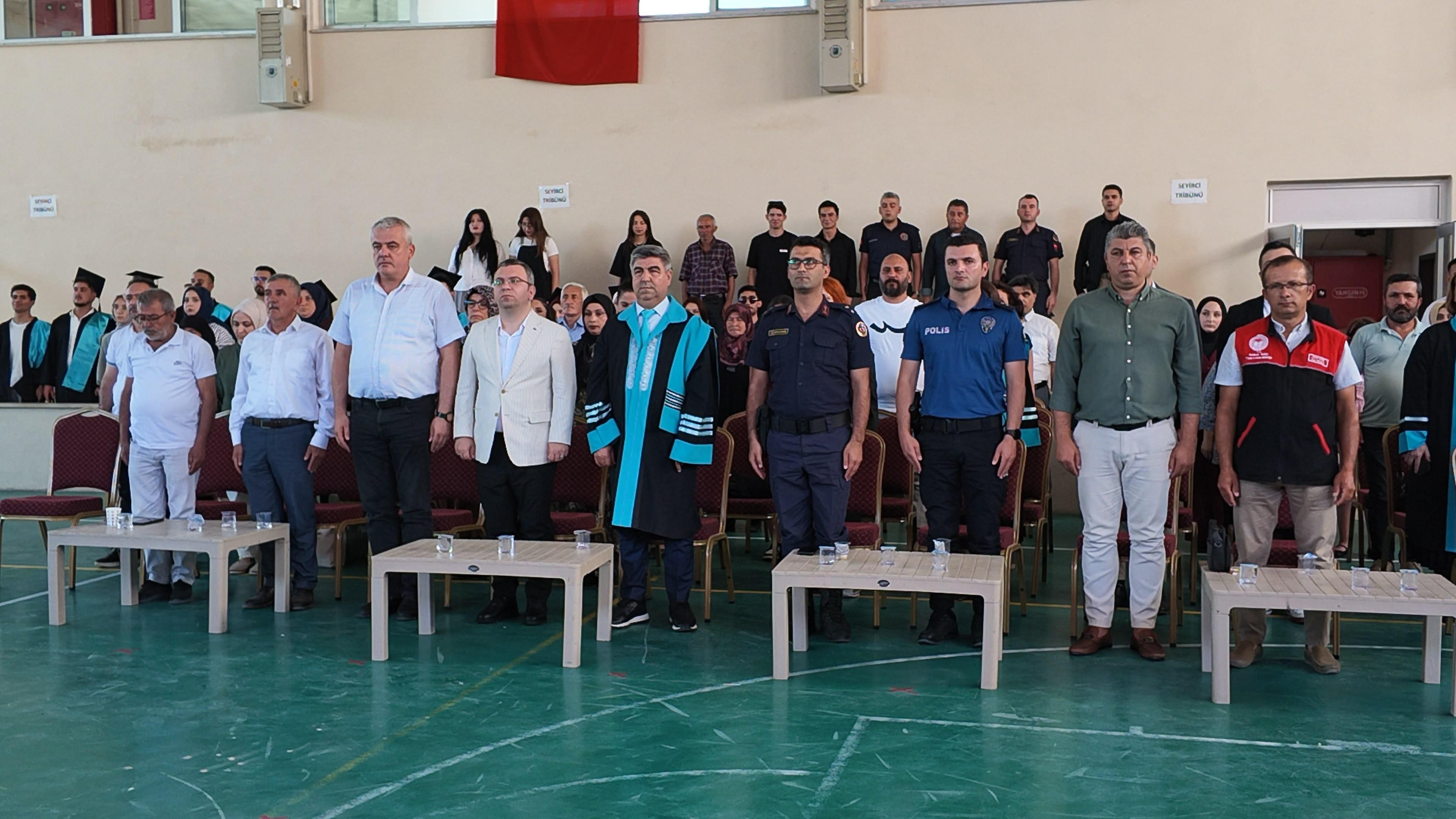 Savaştepe Meslek Yüksekokulu 2025-2026 Akademik Yılı Mezuniyet Töreni gerçekleştirildi. 5