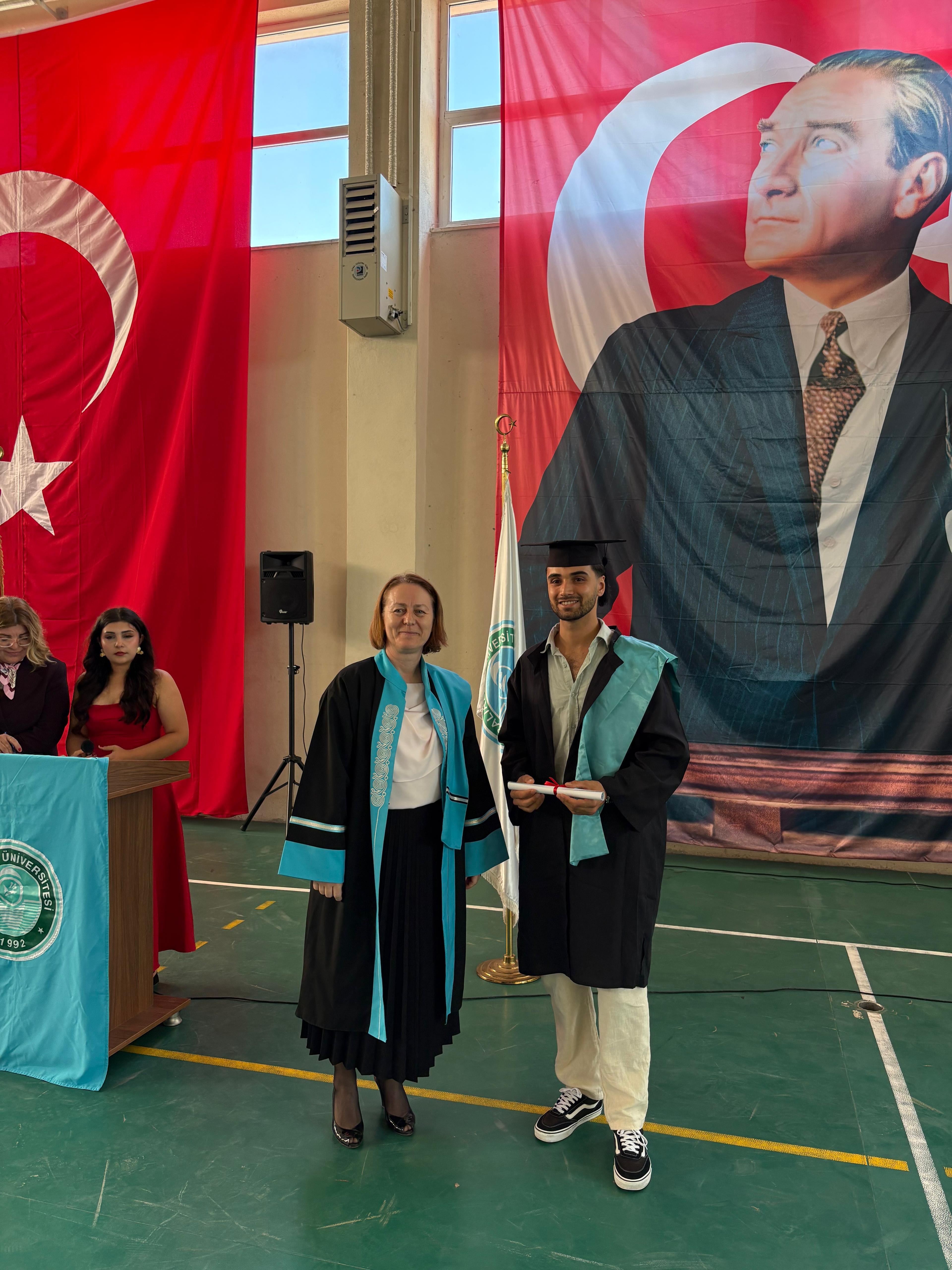 Savaştepe Meslek Yüksekokulu 2025-2026 Akademik Yılı Mezuniyet Töreni gerçekleştirildi. 9