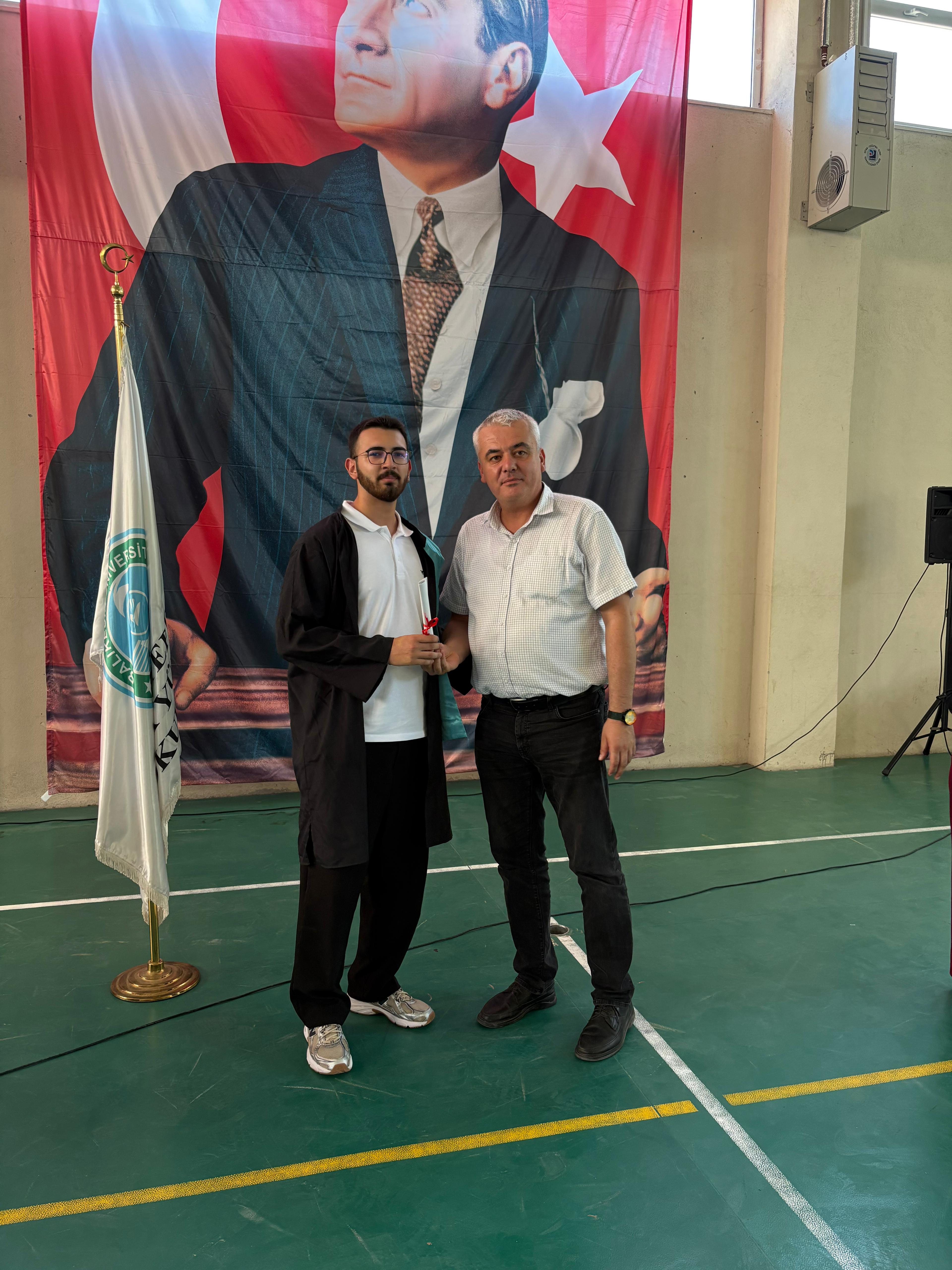 Savaştepe Meslek Yüksekokulu 2025-2026 Akademik Yılı Mezuniyet Töreni gerçekleştirildi. 8