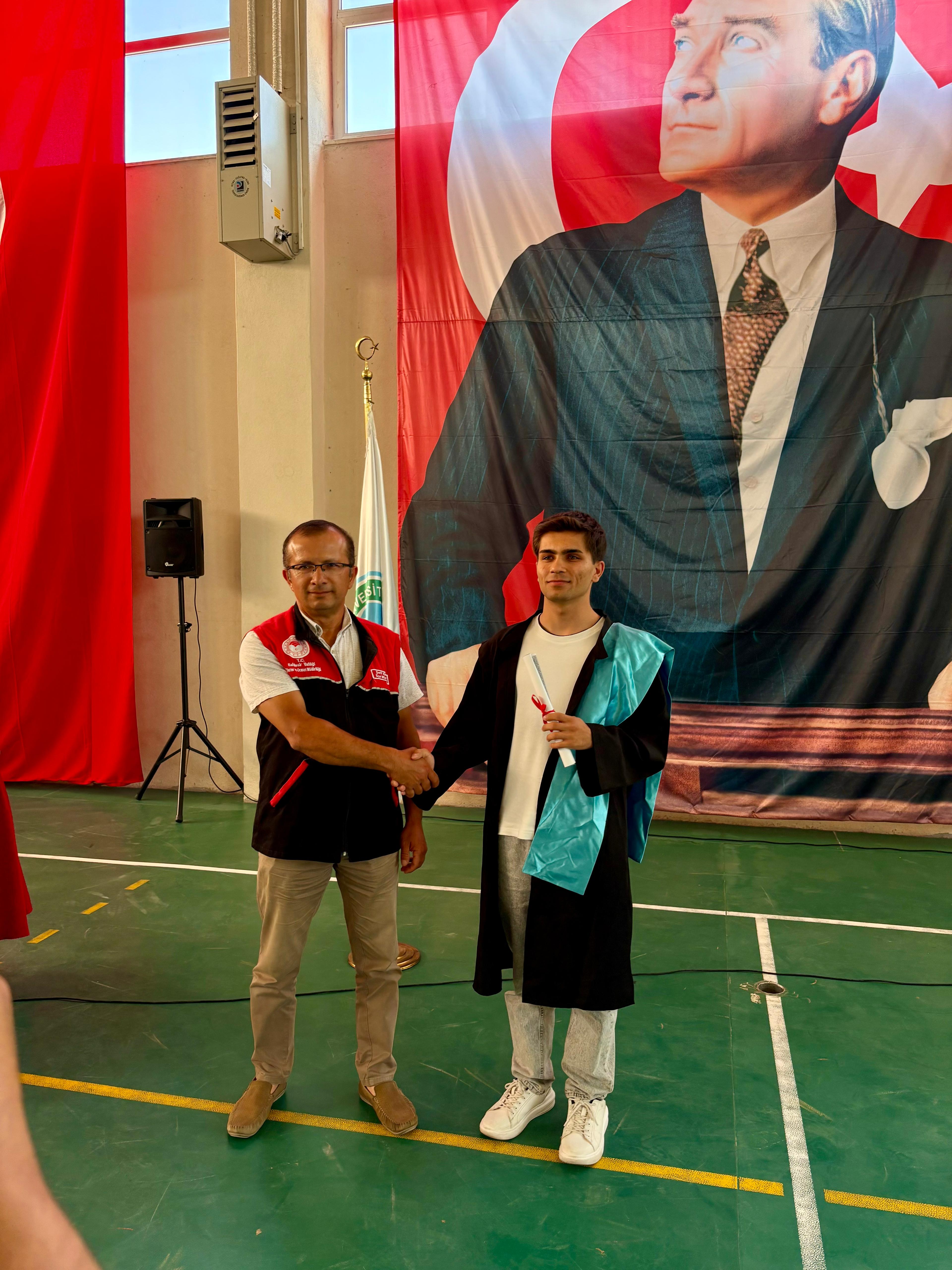 Savaştepe Meslek Yüksekokulu 2025-2026 Akademik Yılı Mezuniyet Töreni gerçekleştirildi. 12