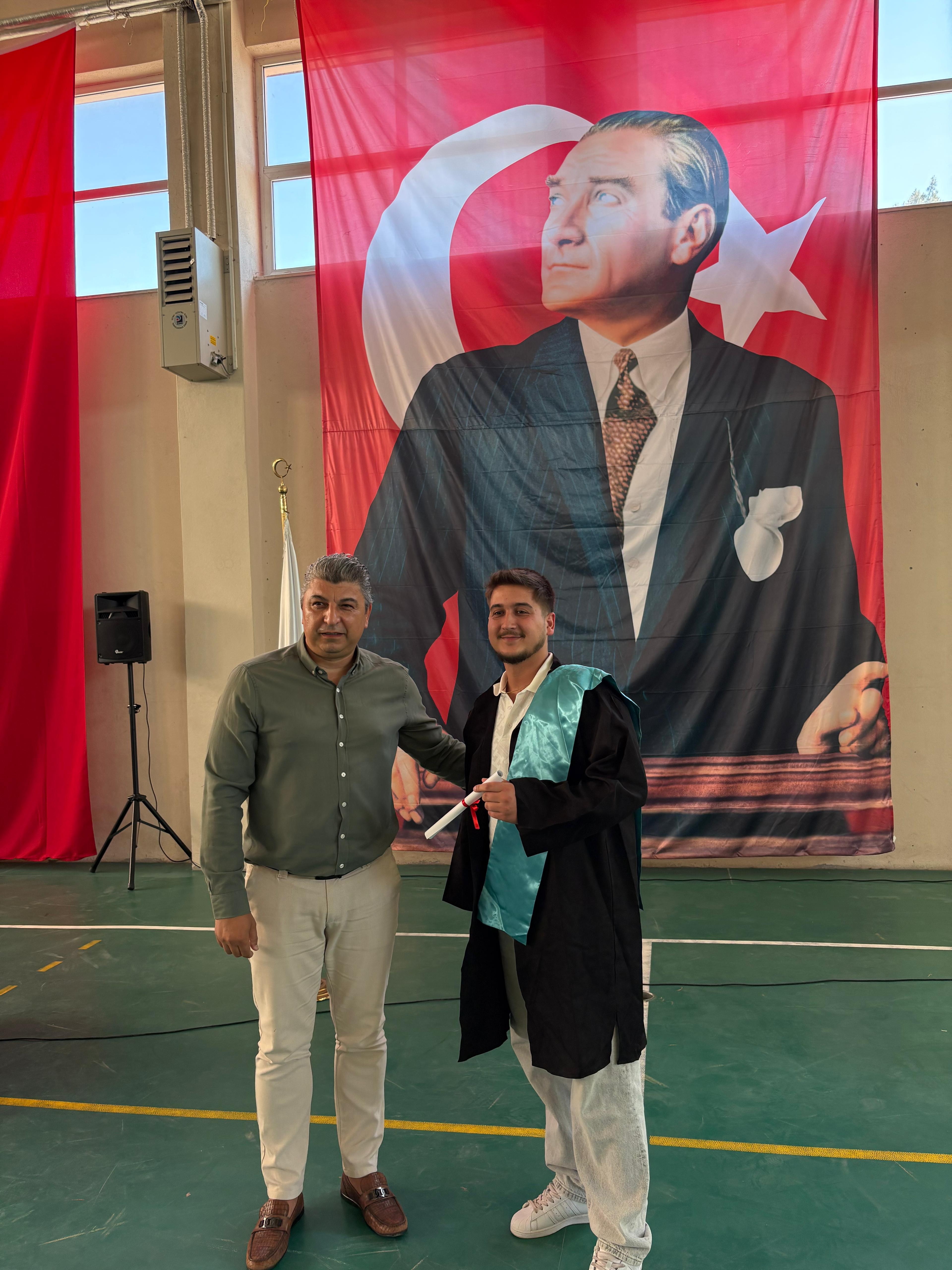 Savaştepe Meslek Yüksekokulu 2025-2026 Akademik Yılı Mezuniyet Töreni gerçekleştirildi. 13
