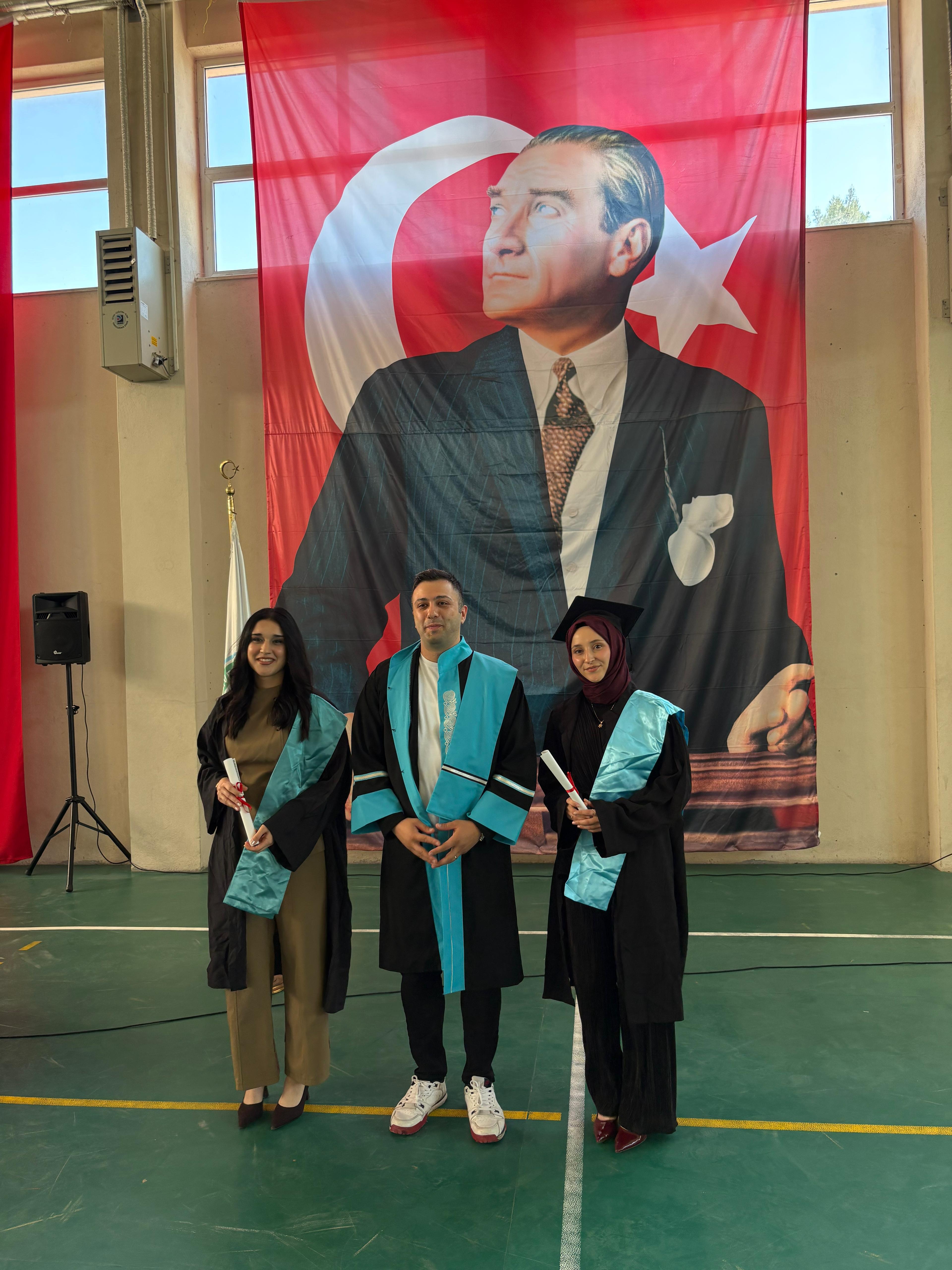 Savaştepe Meslek Yüksekokulu 2025-2026 Akademik Yılı Mezuniyet Töreni gerçekleştirildi. 16