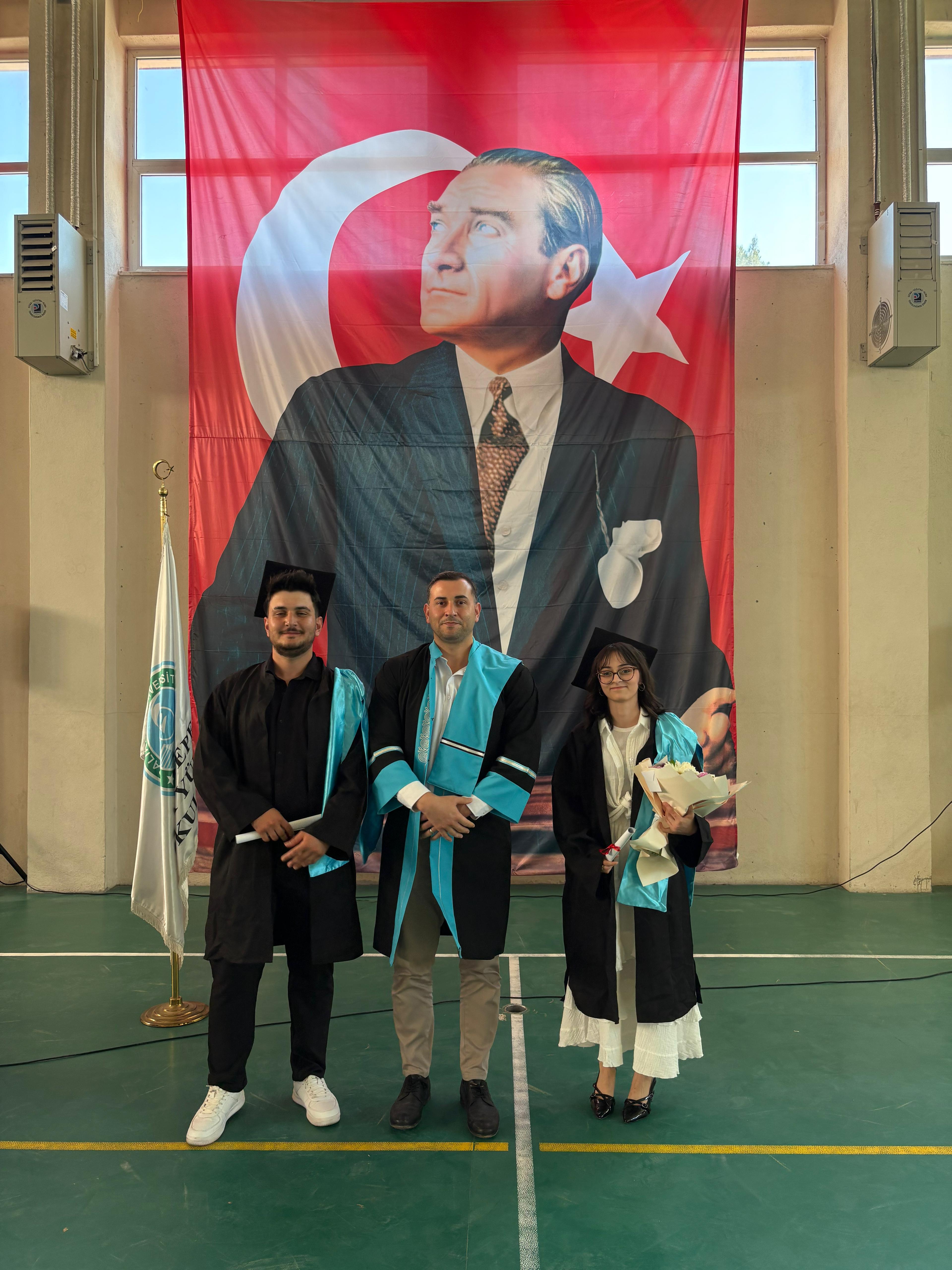 Savaştepe Meslek Yüksekokulu 2025-2026 Akademik Yılı Mezuniyet Töreni gerçekleştirildi. 15