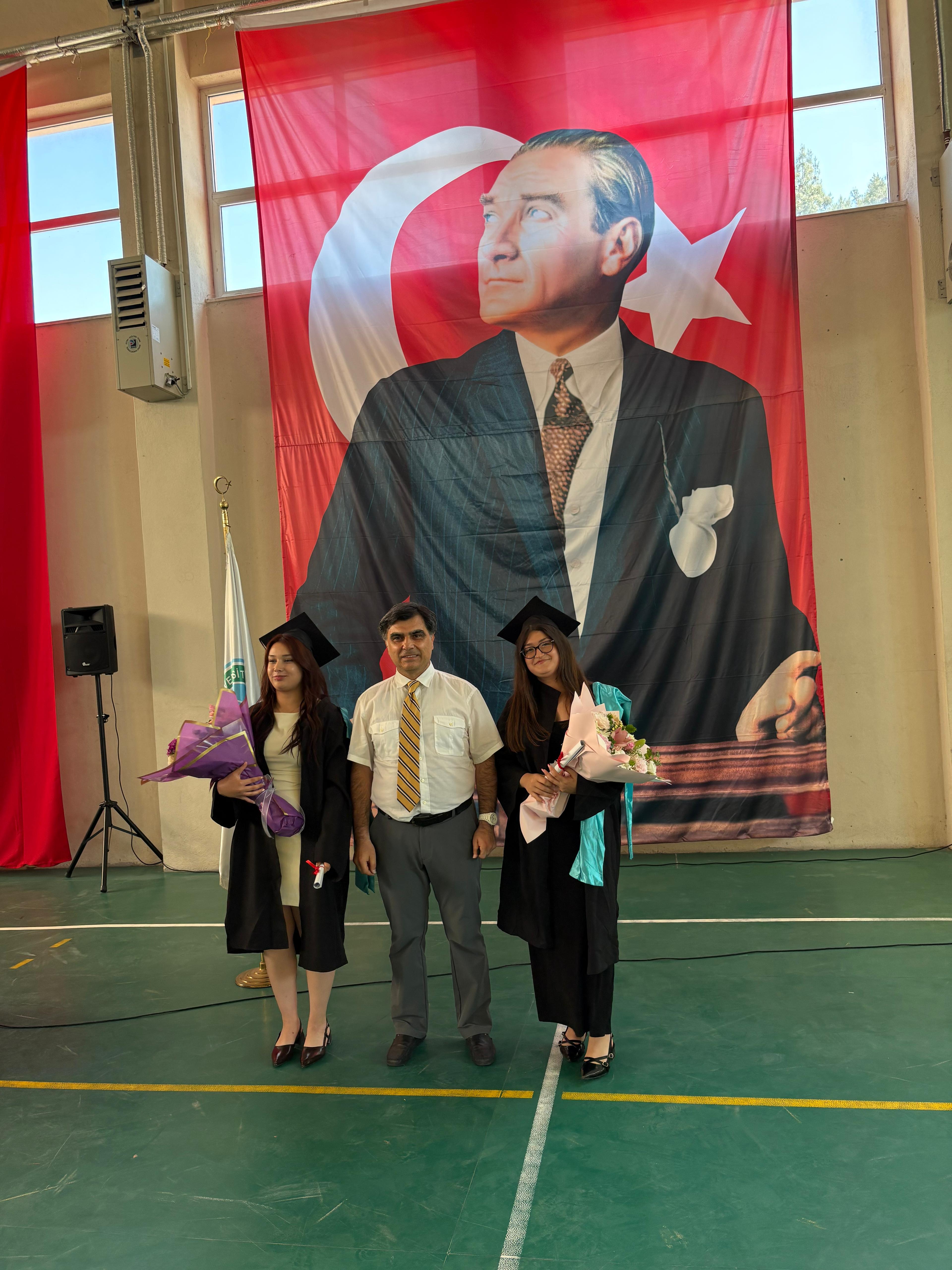 Savaştepe Meslek Yüksekokulu 2025-2026 Akademik Yılı Mezuniyet Töreni gerçekleştirildi. 18