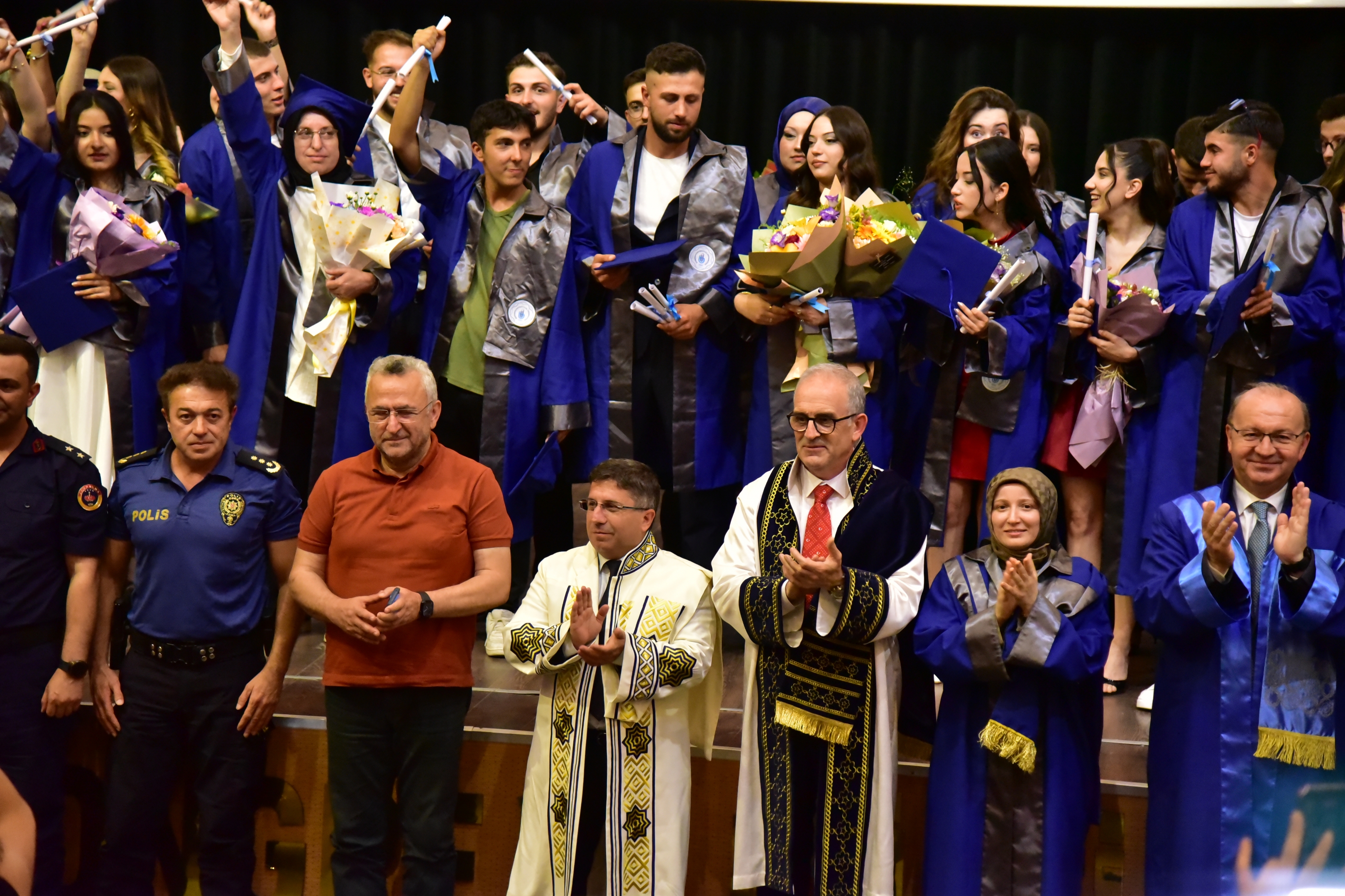 Susurluk Tarım ve Orman Meslek Yüksekokulunda Mezuniyet Heyecanı 16