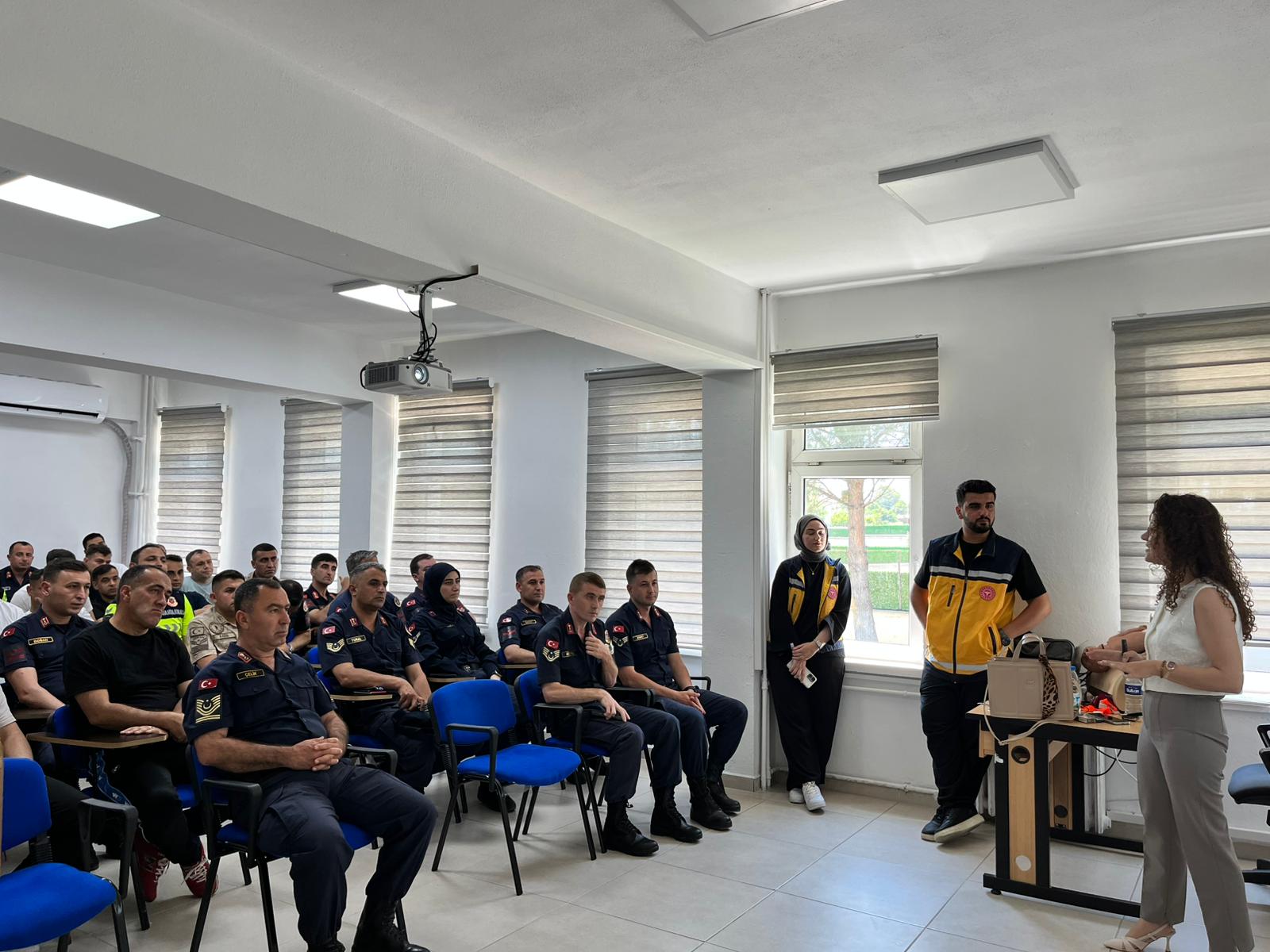 İvrindi İlçe Jandarma Komutanlığında İlk yardım Bilgilendirme Eğitimi
