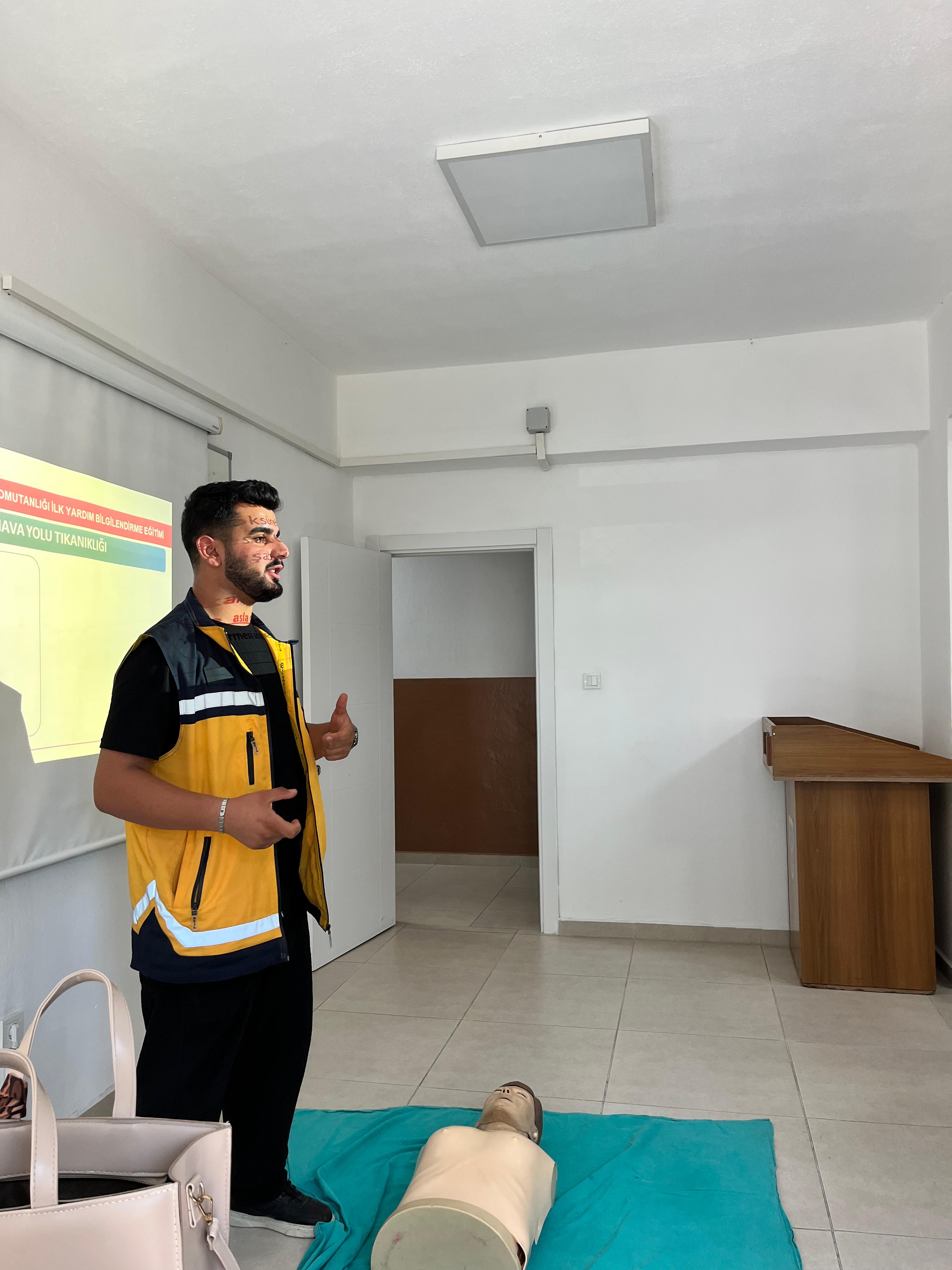 İvrindi İlçe Jandarma Komutanlığında İlk yardım Bilgilendirme Eğitimi 5