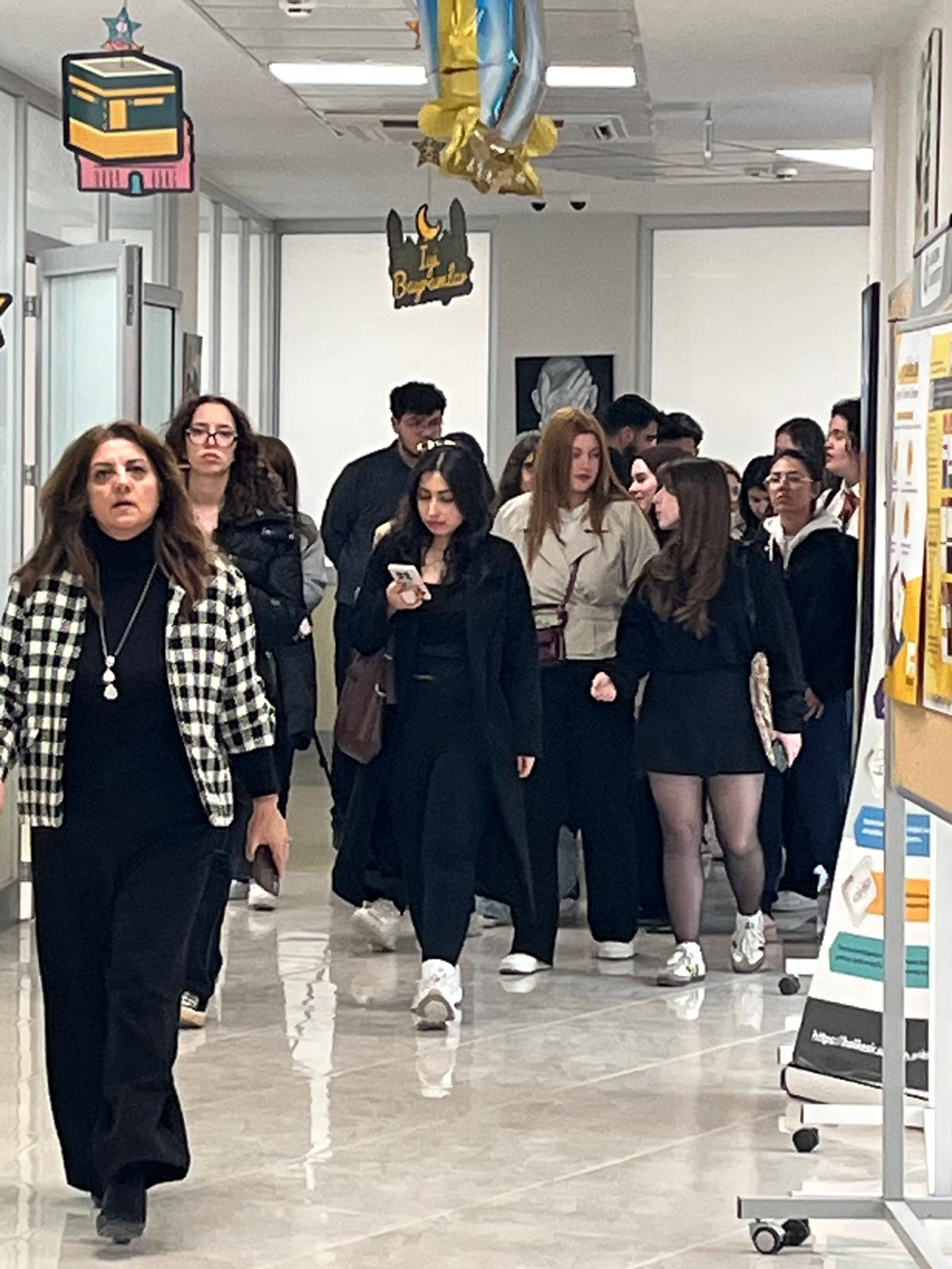 Tıbbi Hizmetler ve Teknikler Bölümü Öğrencilerinden Merkez Kütüphaneye Ziyaret 1
