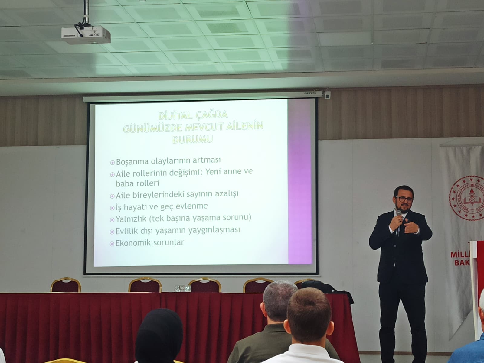 Dijital Dünyada Etkili Ebeveynlik ve Akran Nezaket Adlı Seminer Verildi 3