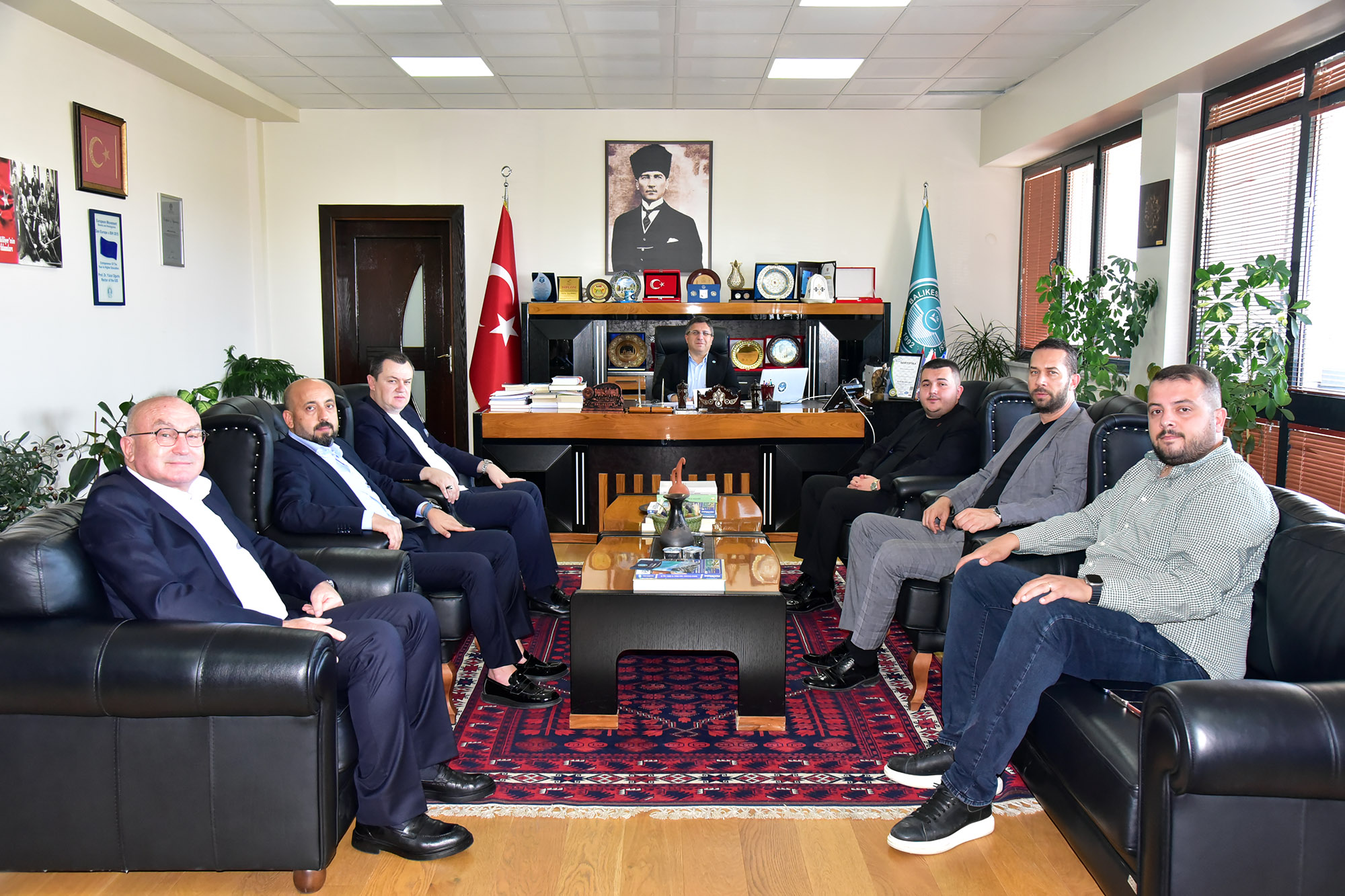 Balıkesirspor Yönetiminden BAÜN Rektörü Oğurlu'ya Ziyaret 3