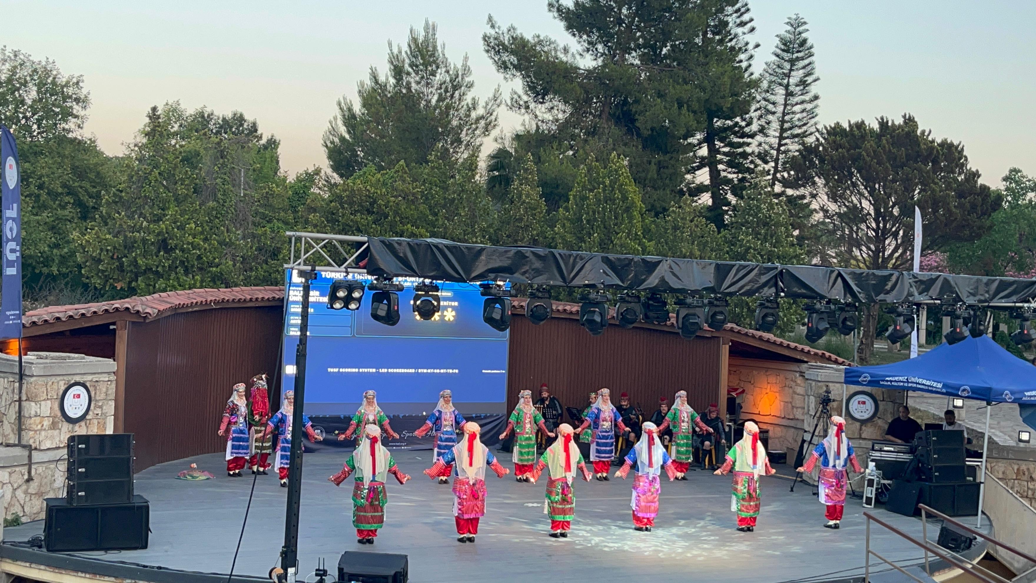 Üniversitemiz Halk Oyunları Topluluğu'ndan Büyük Başarı 3