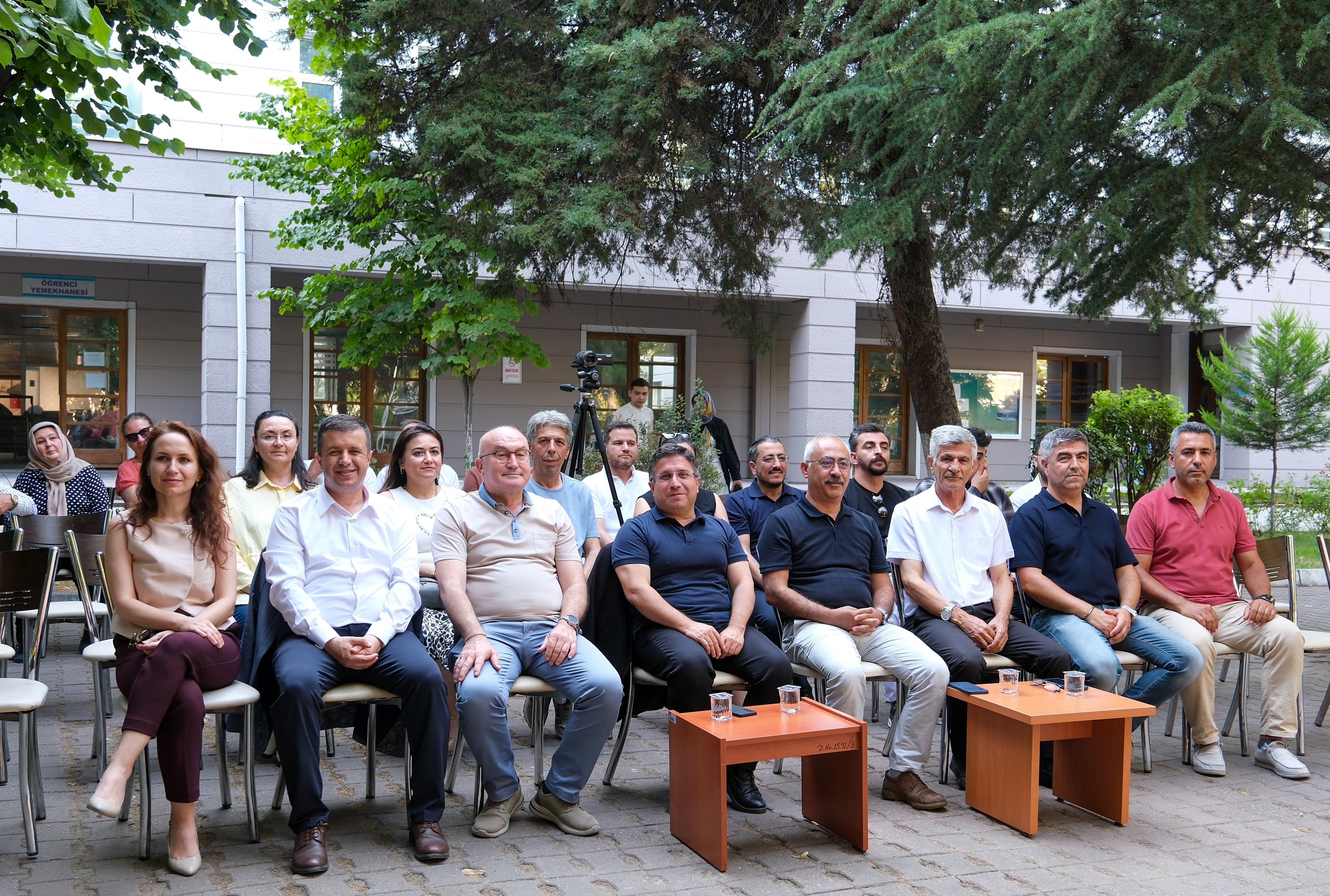 Fakültemiz Akademisyenleri “Geleceğin Yetkinlikleri” Başlıklı Bilim Kafe Etkinliğinde Yer Aldı 2