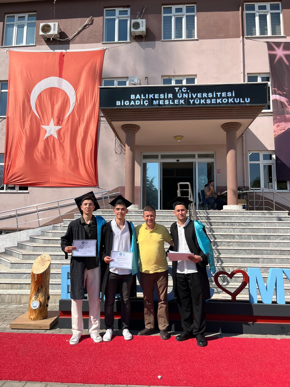 Bigadiç MYO' da Mezuniyet Coşkusu 6