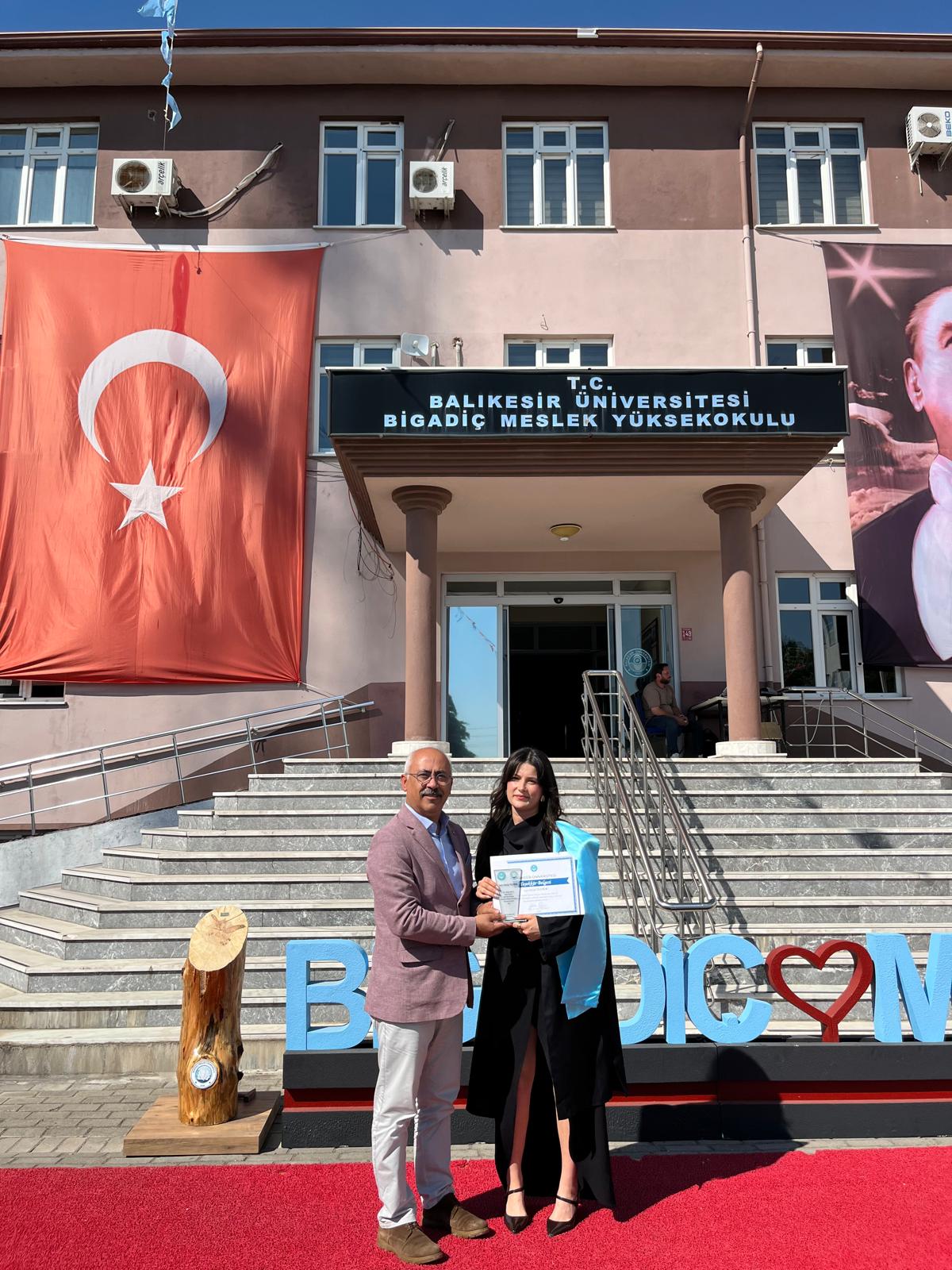 Bigadiç MYO' da Mezuniyet Coşkusu 5