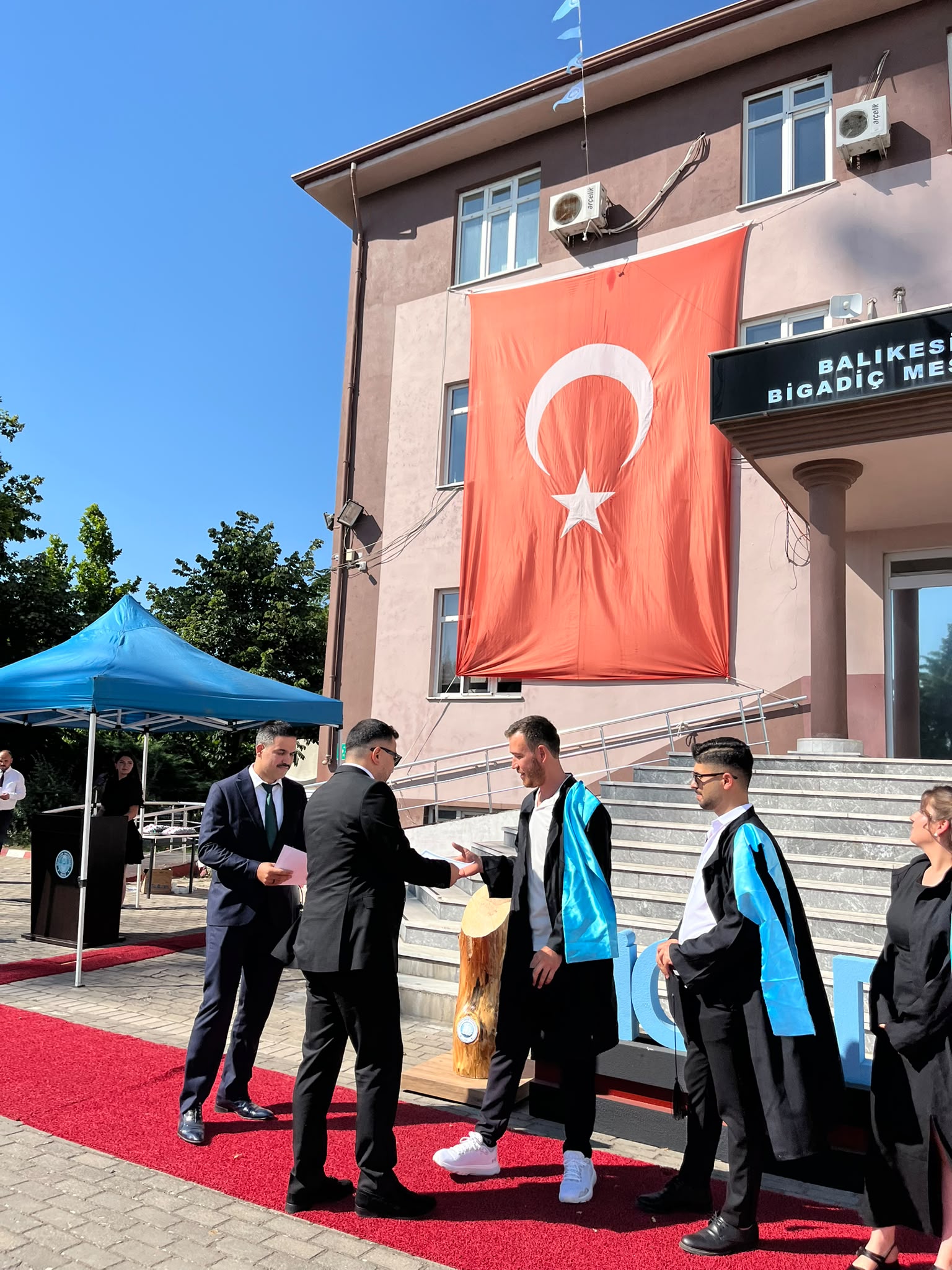 Bigadiç MYO' da Mezuniyet Coşkusu 19