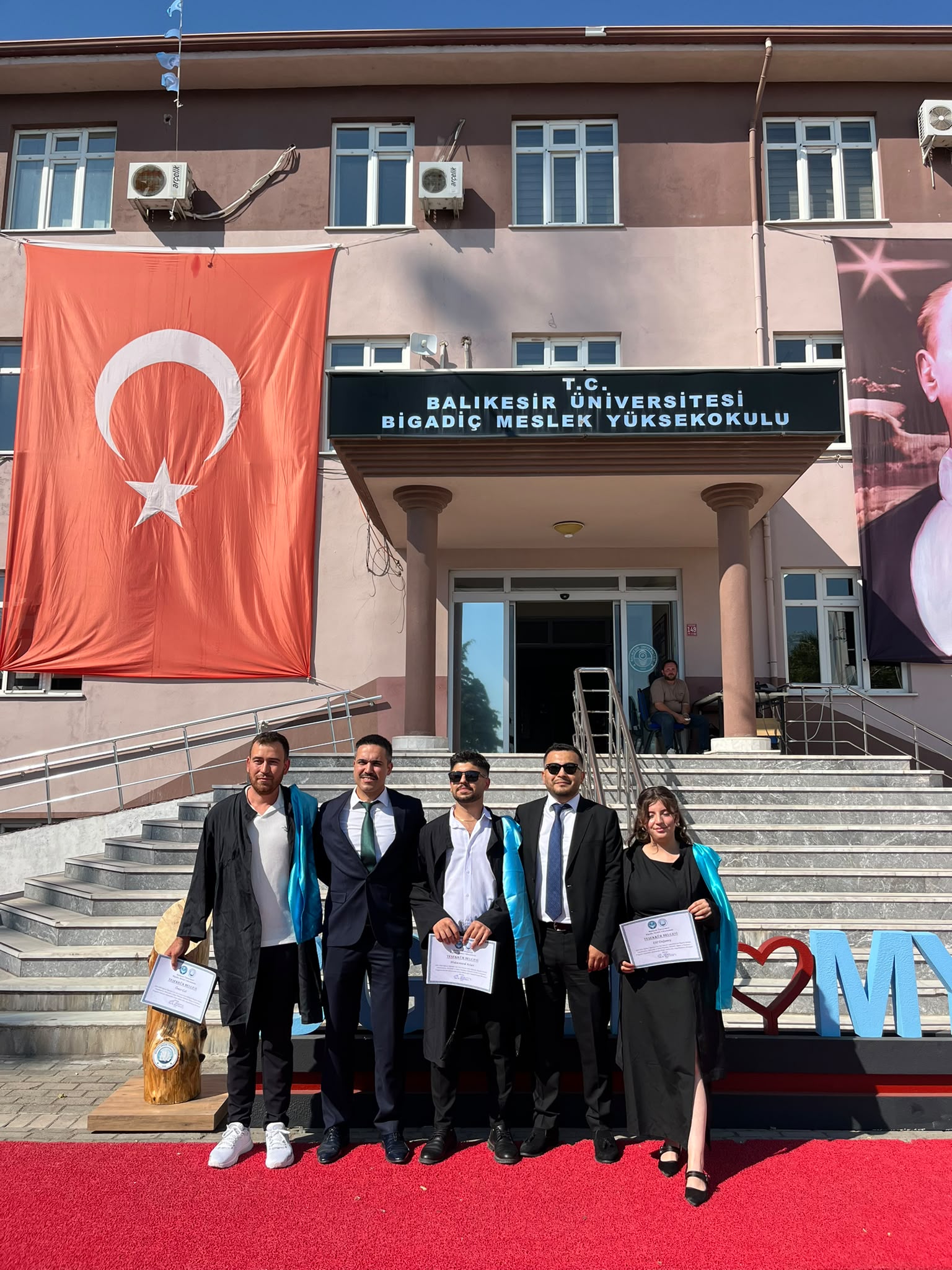 Bigadiç MYO' da Mezuniyet Coşkusu 17