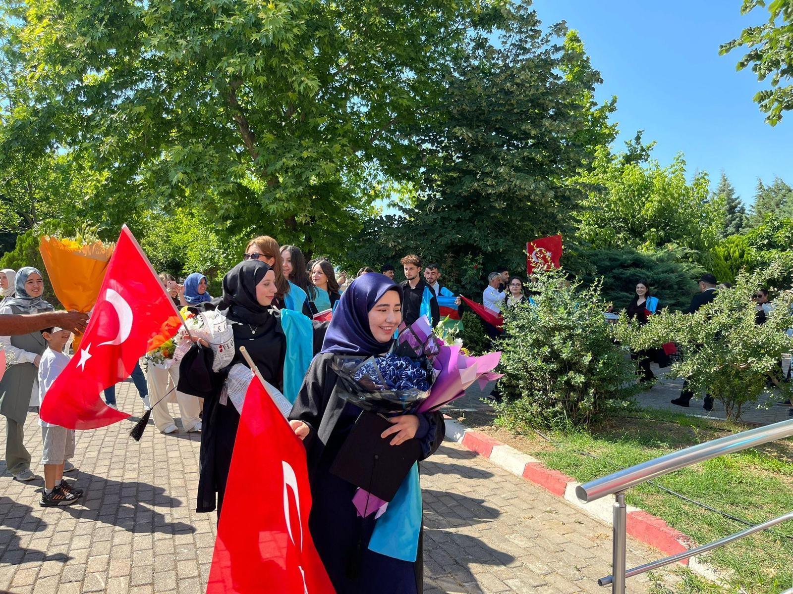 Bigadiç MYO' da Mezuniyet Coşkusu 26