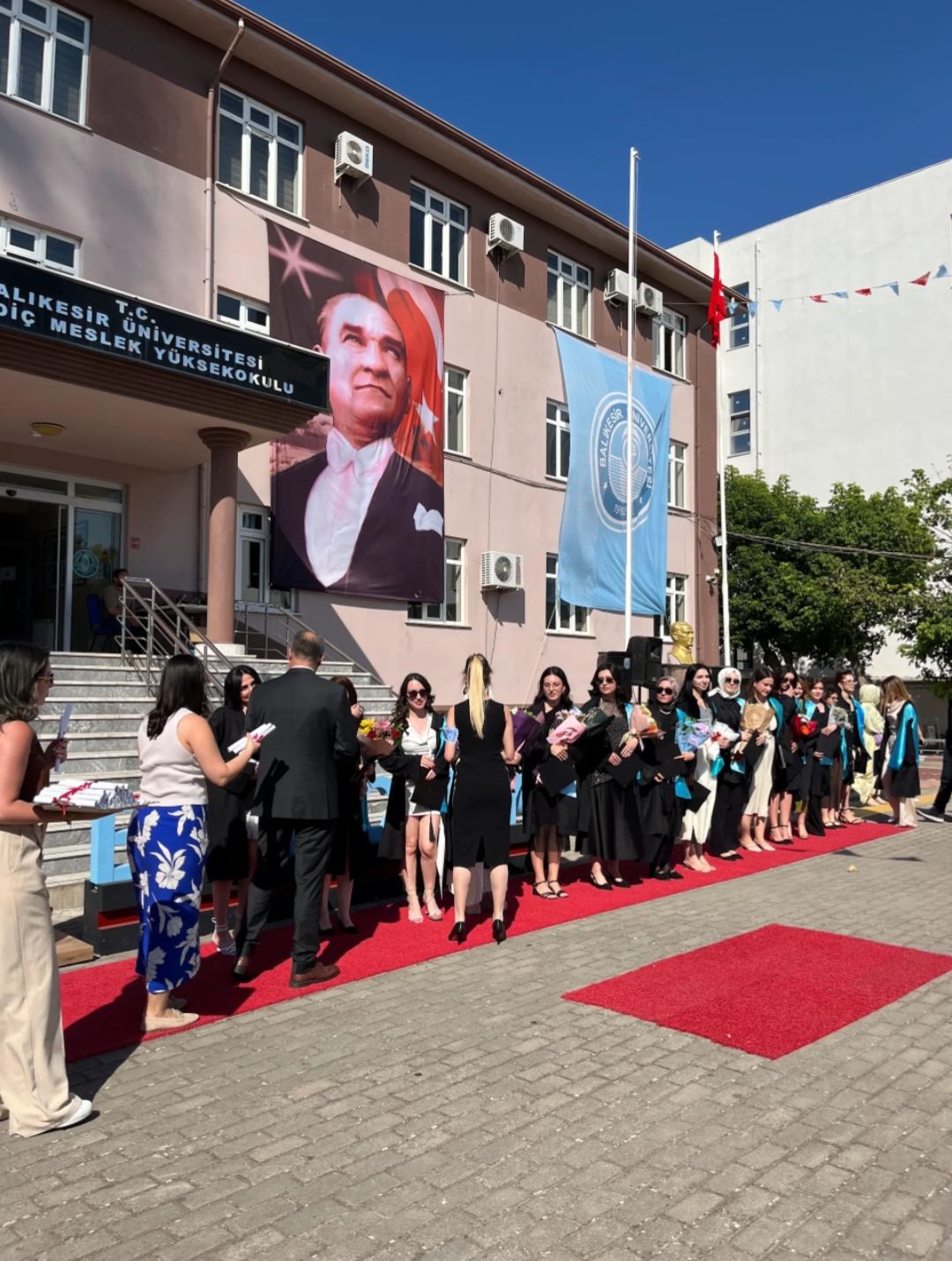 Bigadiç MYO' da Mezuniyet Coşkusu 24