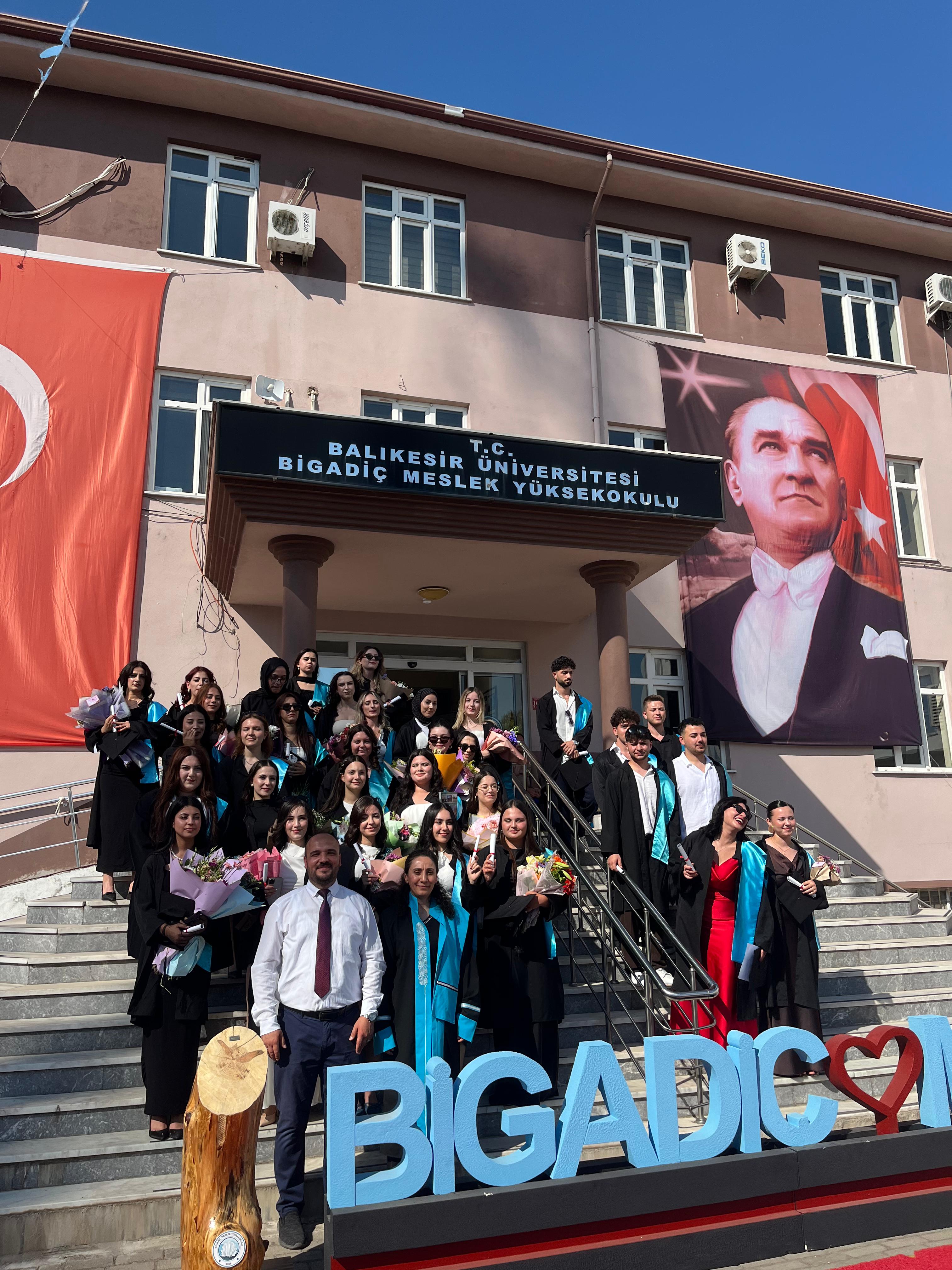 Bigadiç MYO' da Mezuniyet Coşkusu 23