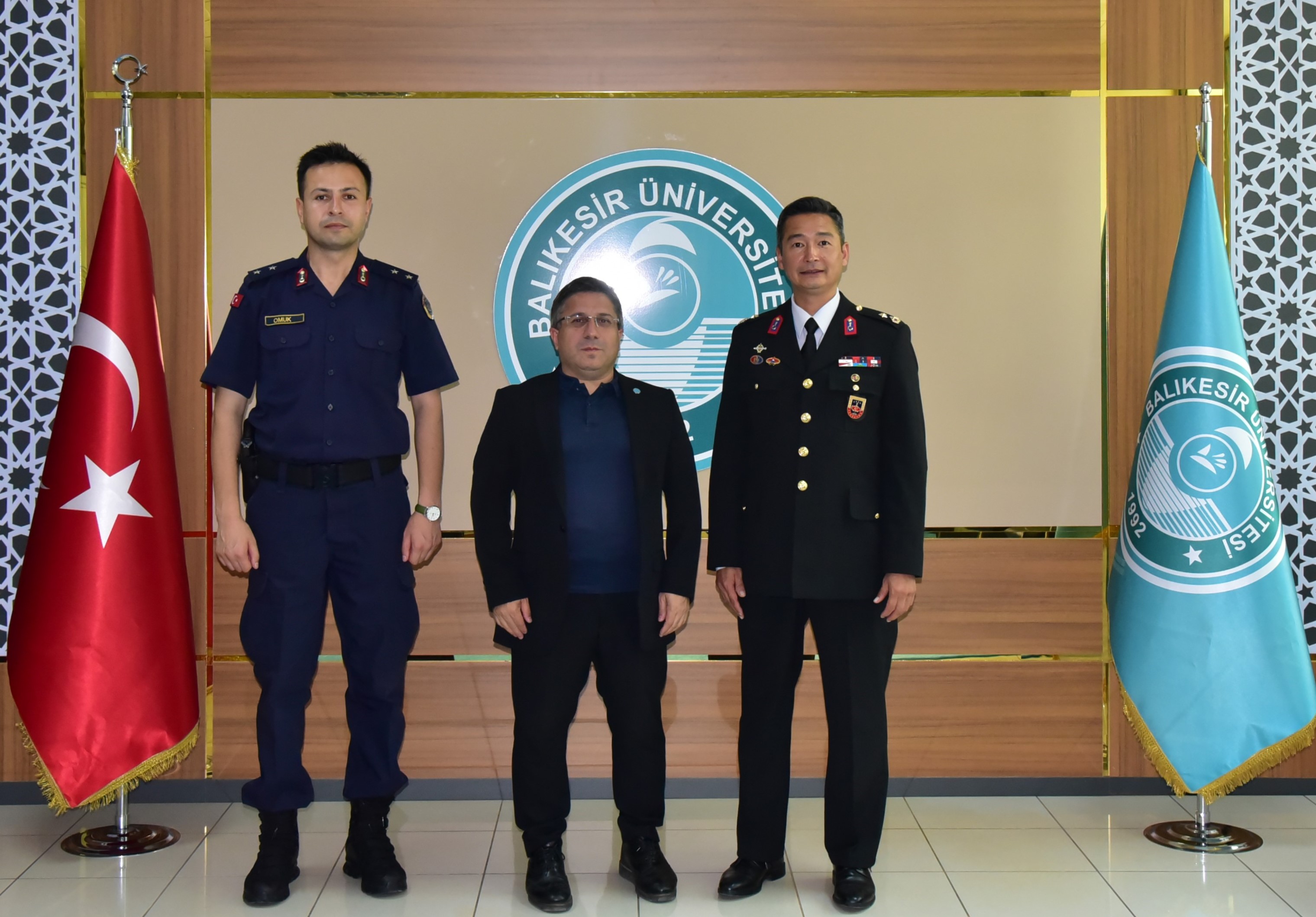 Altıeylül İlçe Jandarma Komutanı J. Binbaşı Ahmet Seyhun’dan Rektör Oğurlu’ya Veda Ziyareti 2