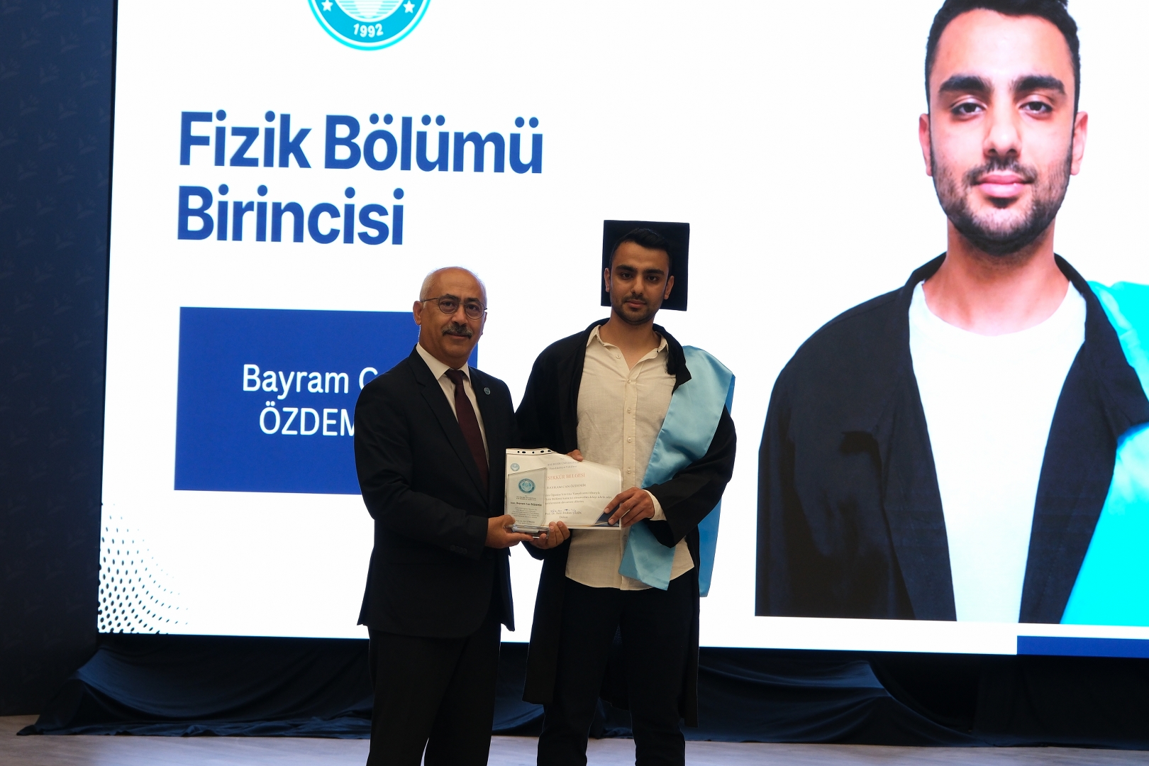 BAÜN Fen Edebiyat Fakültesinde Mezuniyet Sevinci 15