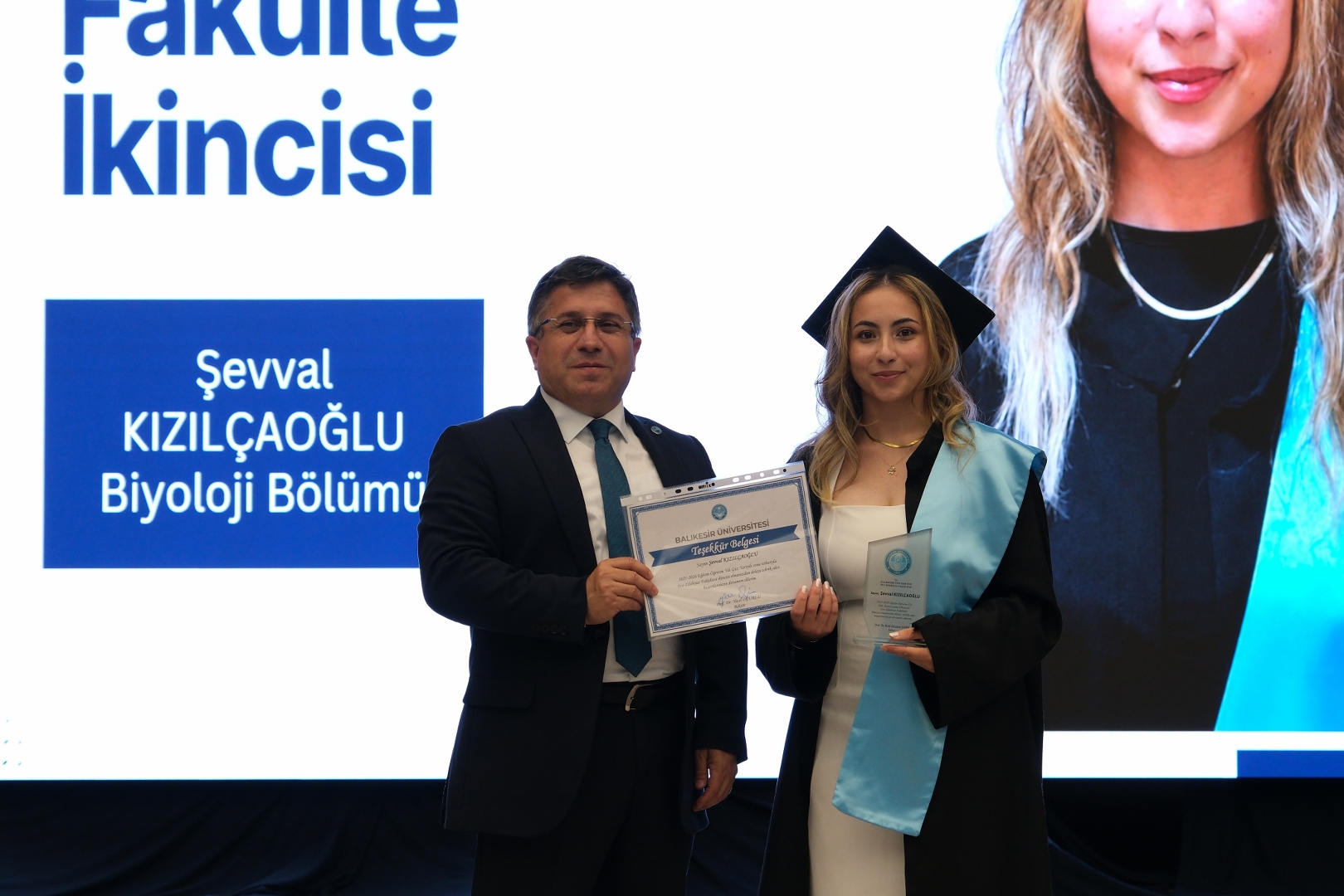 BAÜN Fen Edebiyat Fakültesinde Mezuniyet Sevinci 10