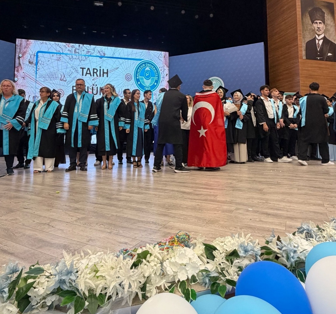 BAÜN Fen Edebiyat Fakültesinde Mezuniyet Sevinci 23