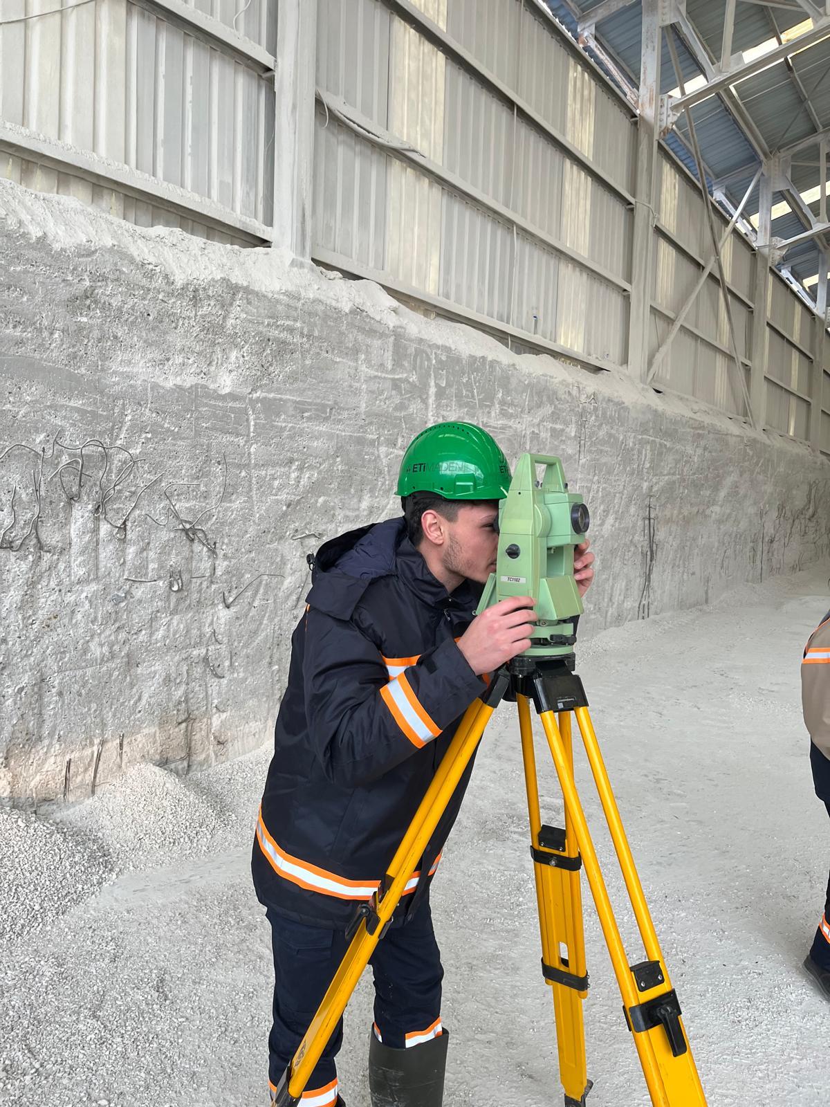 Bigadiç Meslek Yüksekokulu Harita ve Kadastro Programı ile Lojistik ve Ulaştırma Hizmetleri Programı Öğrencileri İşletmede Mesleki Eğitimlerini Başarıyla Tamamladı 4