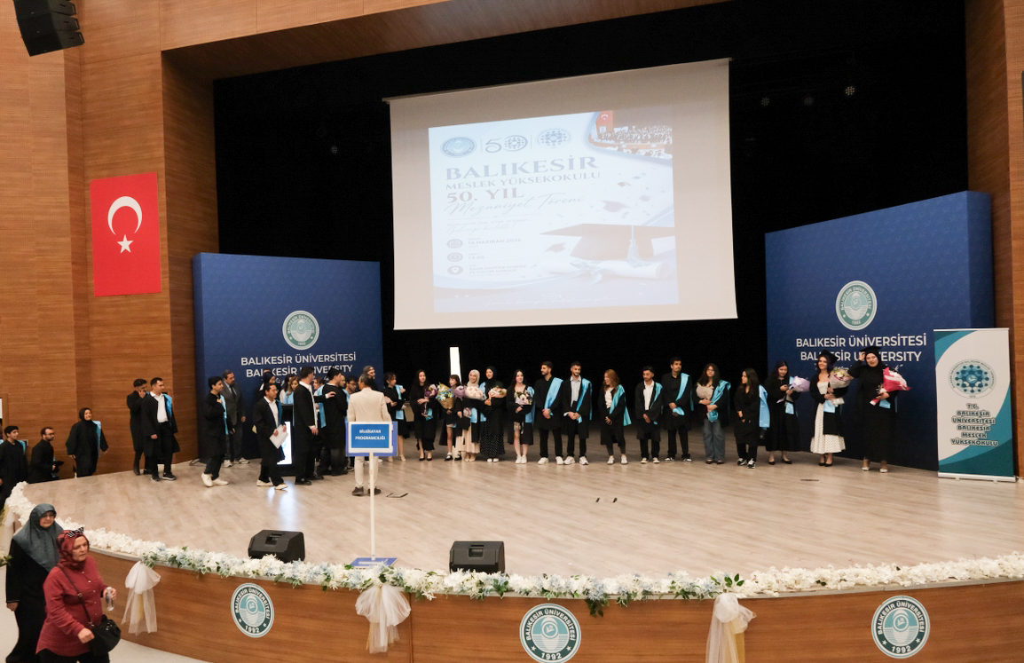 Balıkesir MYO’da Mezuniyet Gururu 12
