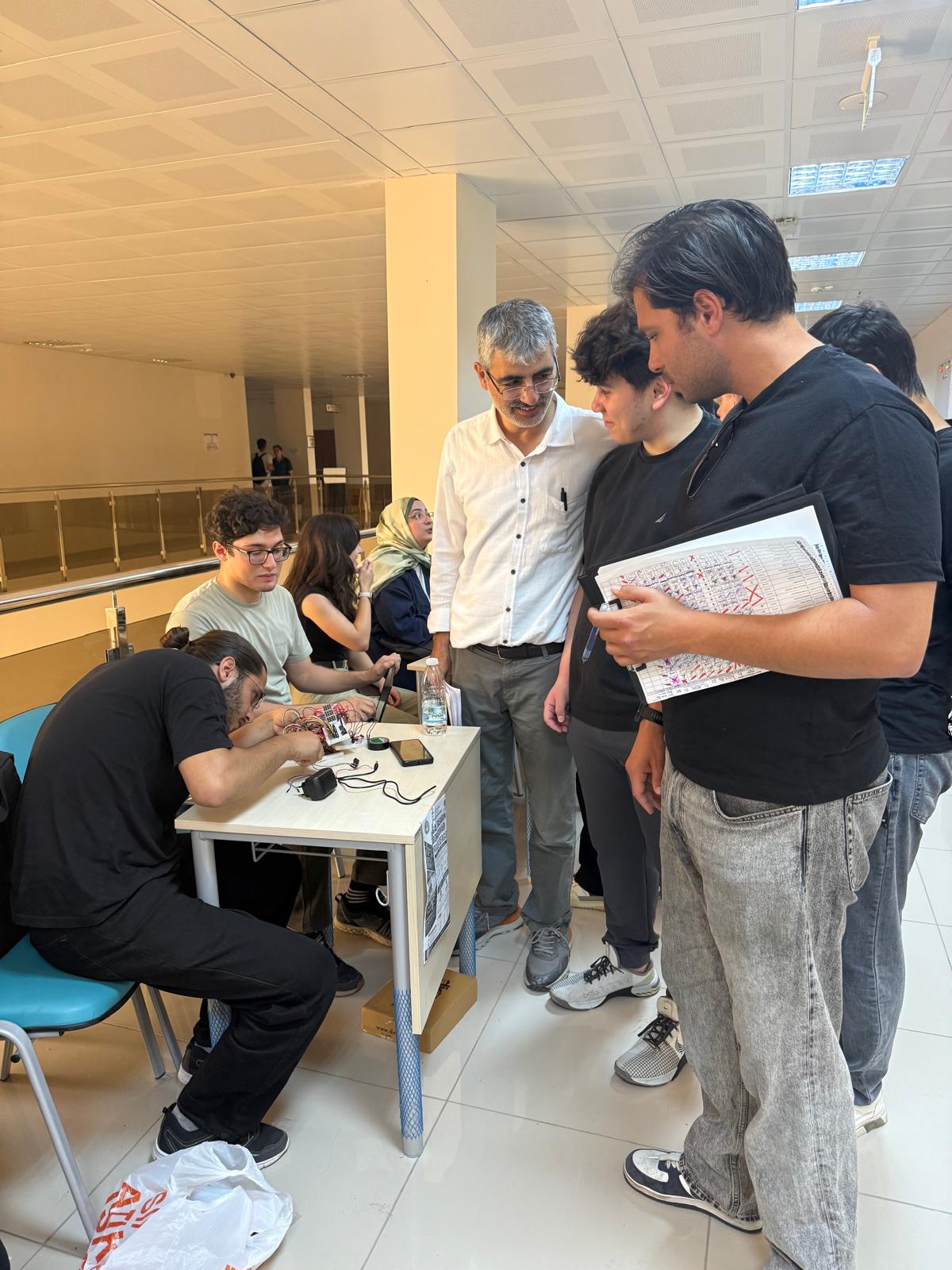 Sayısal Tasarım Laboratuvarı Proje Sergisi Başarıyla Gerçekleştirildi 7